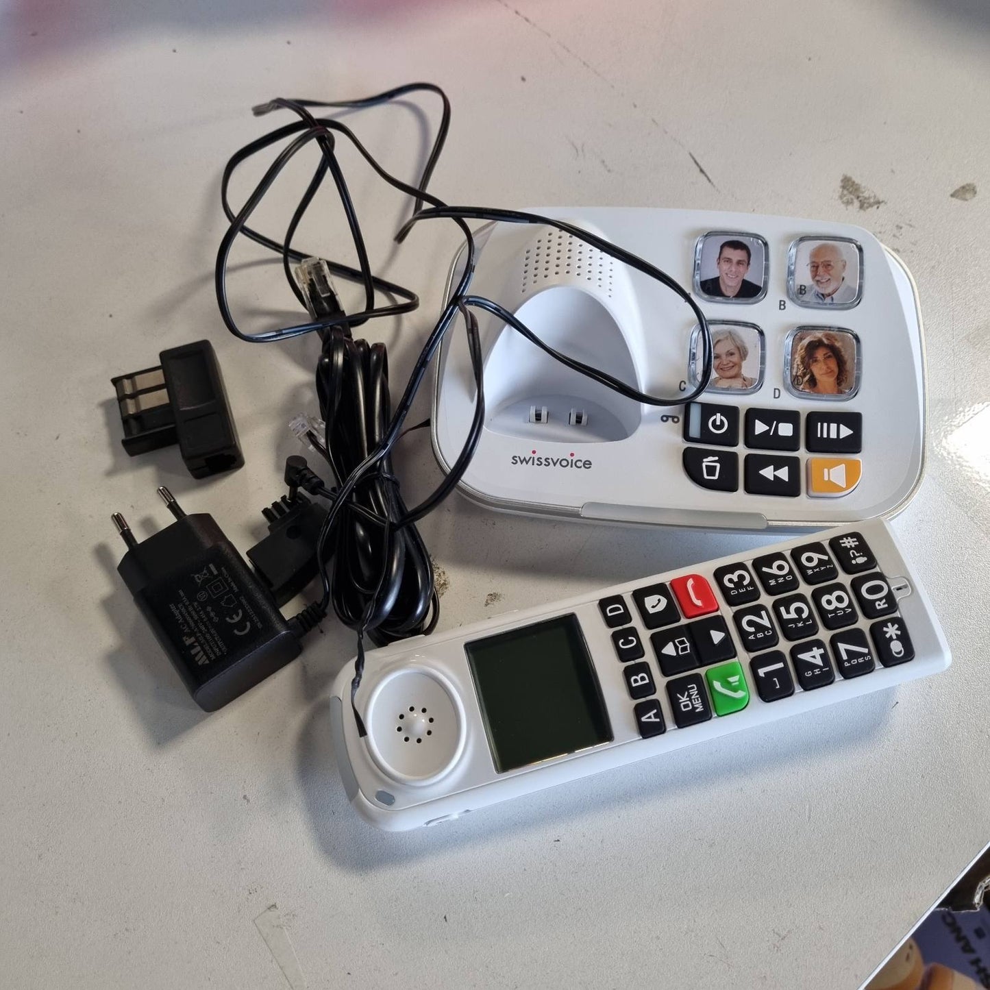 319719 - SWISSVOICE Xtra 2355 DECT Telefon shtëpiak pa tel - Butona të mëdhenj - Sekretari telefonike - Përforcim audio - Zile të larta - I bardhë