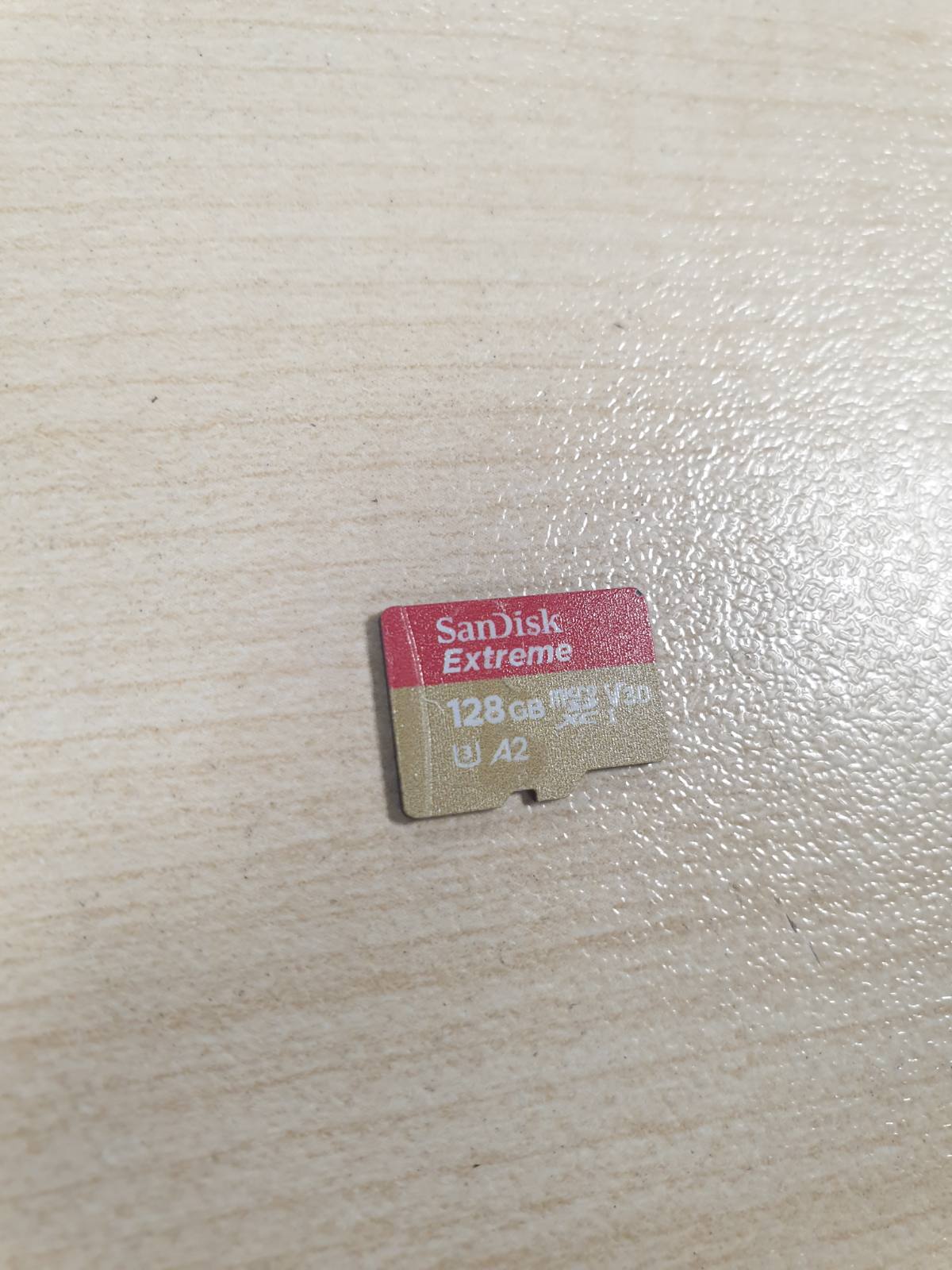 319921 - SANDISK Kartë memorieje Extreme MicroSDXC UHS-I 128 GB me adaptor SD (1 vit RescuePRO Deluxe, shpejtësi leximi deri në 190 MB/s, A2, C10, V30) E kuqe/e artë
