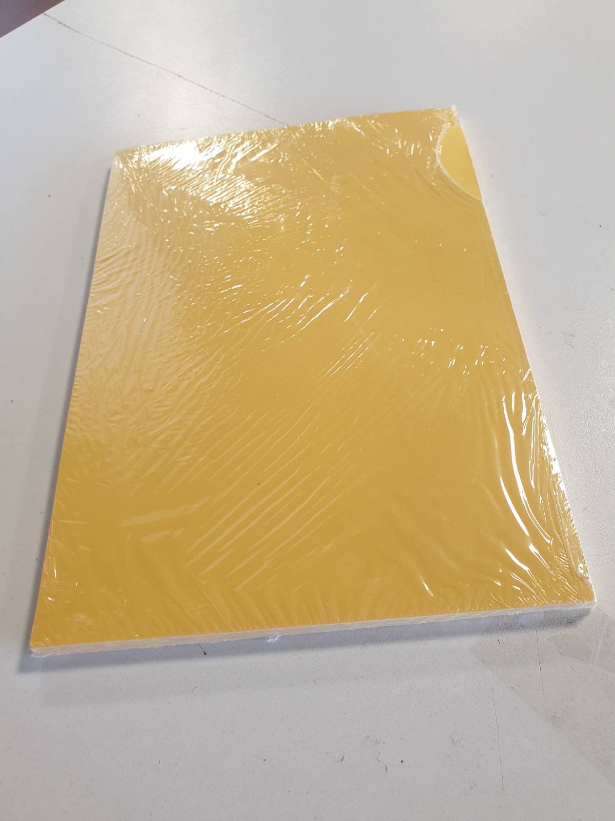 320537 - M-OFFICE Karton me ngjyra A4, 180 g, për punime artizanale, printim dokumentesh, fletë me ngjyra A4, 50 fletë, e verdhë e fortë