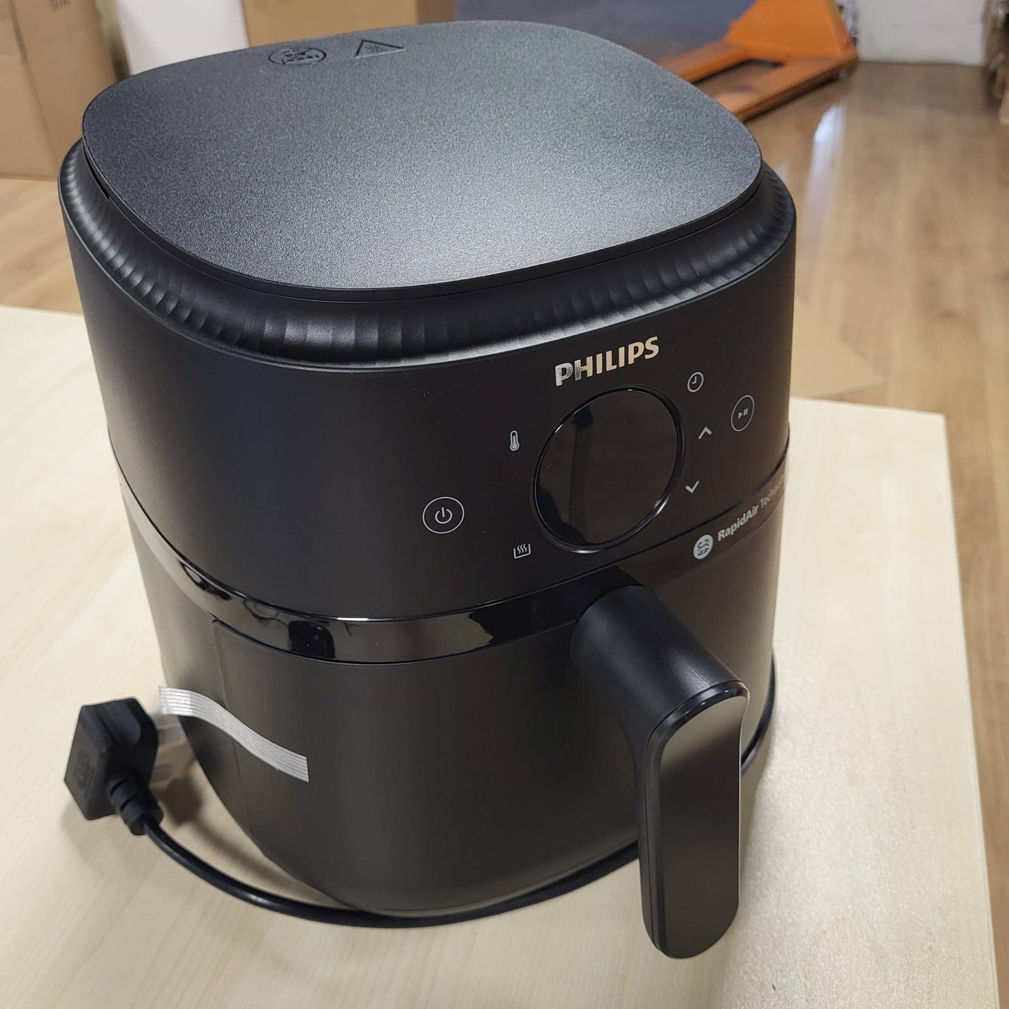 320815 - PHILIPS Fritezë Seria 2000 Air Friter – kapacitet 4.2L, teknologji RapidAir, 13 modalitete gatimi në 1, ekran me prekje, deri në 90% më pak yndyrë, e lehtë për t’u pastruar (NA229/09), e zezë