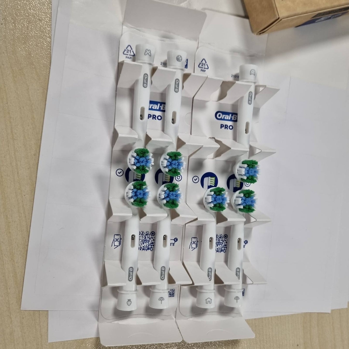 320980 - Oral-B Koka Furçash Zëvendësuese Pro Precision Clean, të Bardha, 16 Mbushje