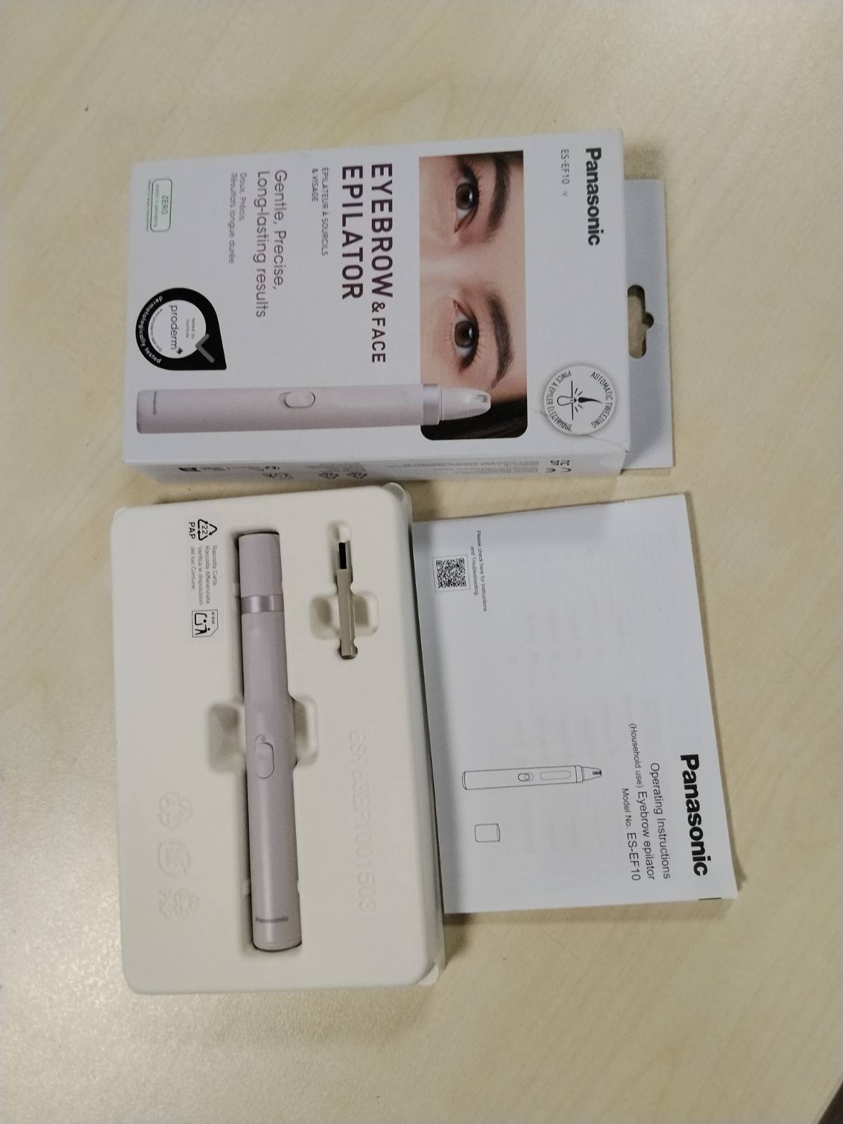 321042 - PANASONIC ES-EF10-V503 Epilator për Vetullat dhe Qimet e Fytyrës për Gra, Dritë LED, Dizajn Kompakt, Funksionon me Bateri AA, Vjollcë e Çelët