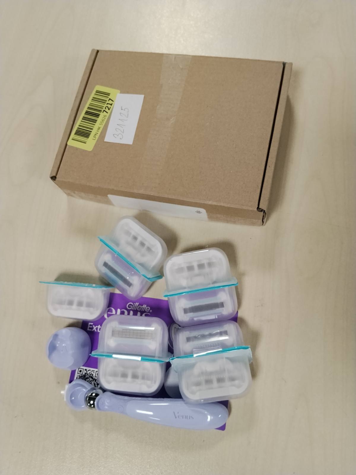 321125 - GILLETTE Briskë Venus Extra Smooth Swirl për Femra me 9 Tehe Mbushëse, Dorezë të Ripërdorshme me Top Fleksibël