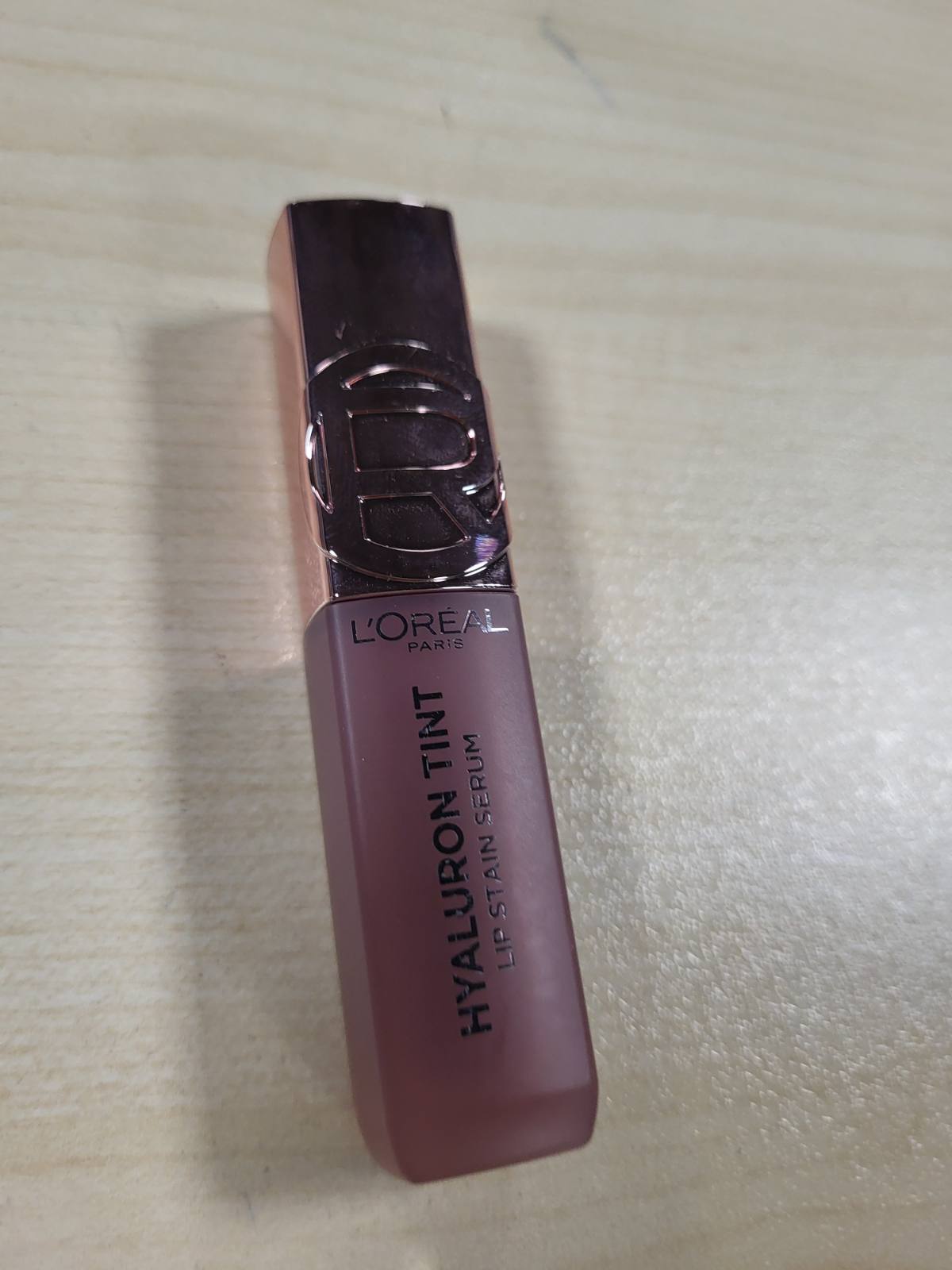 321671 - L'ORÉAL PARIS Serum për njolla buzësh Hyaluron Tint, 5 ml - 12 orë qëndrueshmëri - Ngjyrë: 217 Smokey Mauve