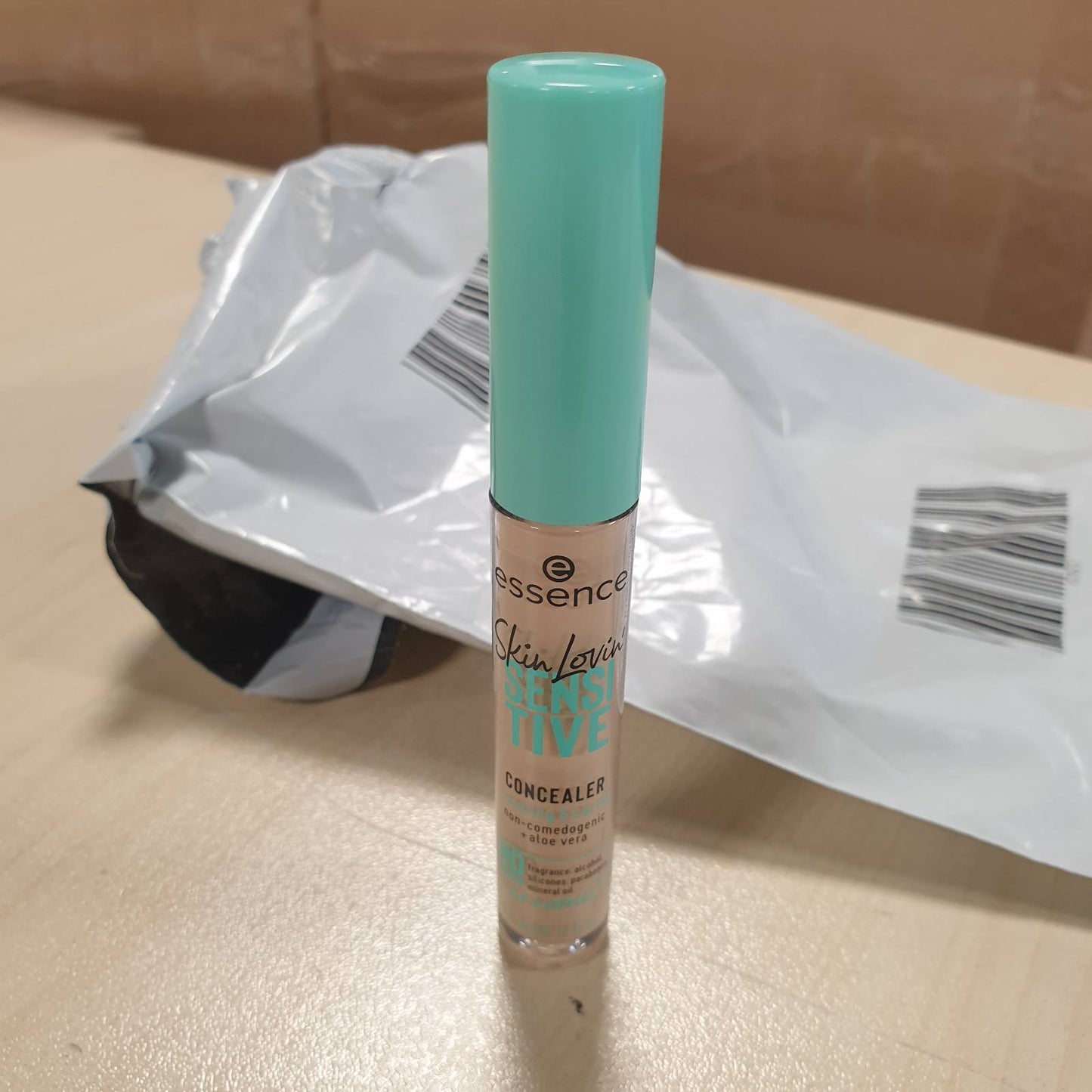 322161 - essence cosmetics Skin Lovin' SENSITIVE CONCEALER, Nr. 20 Medium, nudo, 3.5ml, pa aromë, pa alkool, pa silikon