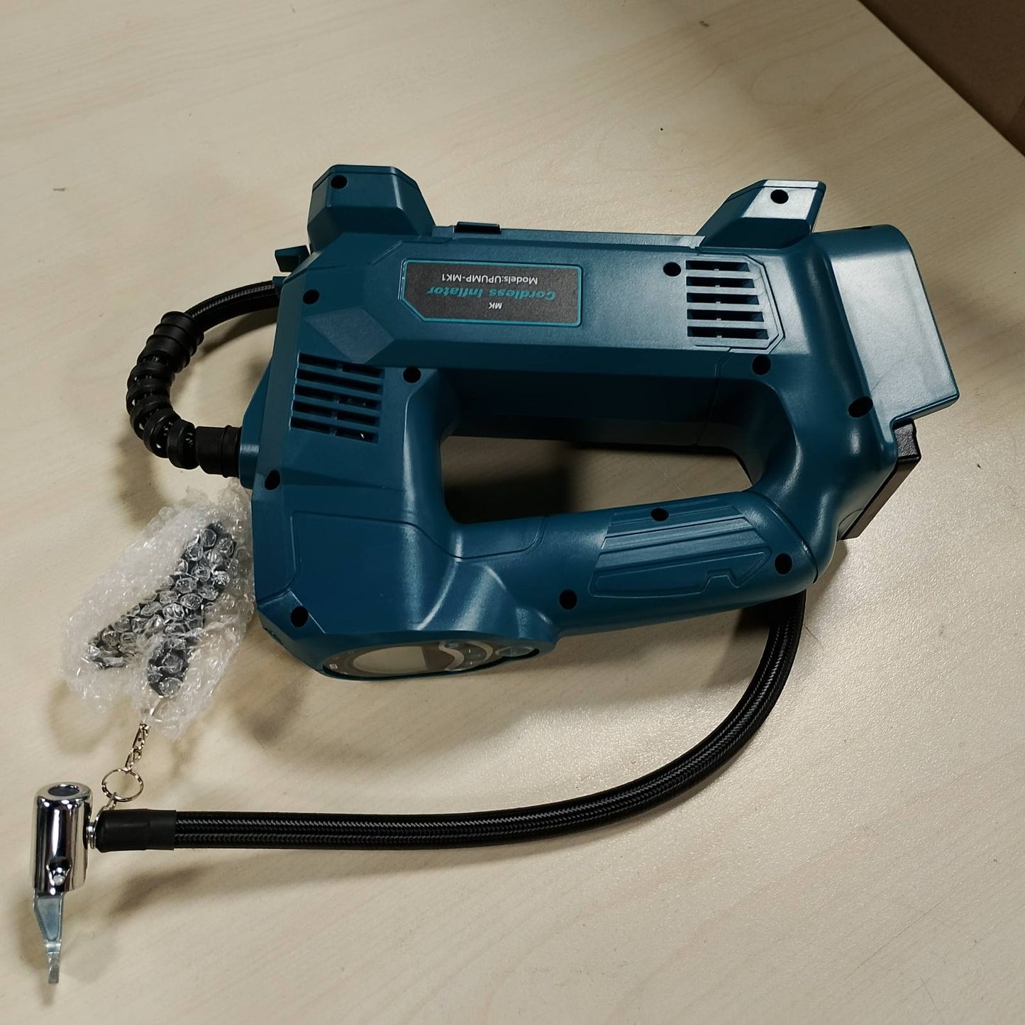 322307 - QUPERR Kompresor pa tel i pajtueshëm me baterinë Makita 18V, deri në 10.34 bar, me dritë LED dhe ndalesë automatike, për makinë, motoçikletë, biçikletë, topa (bateria nuk përfshihet)
