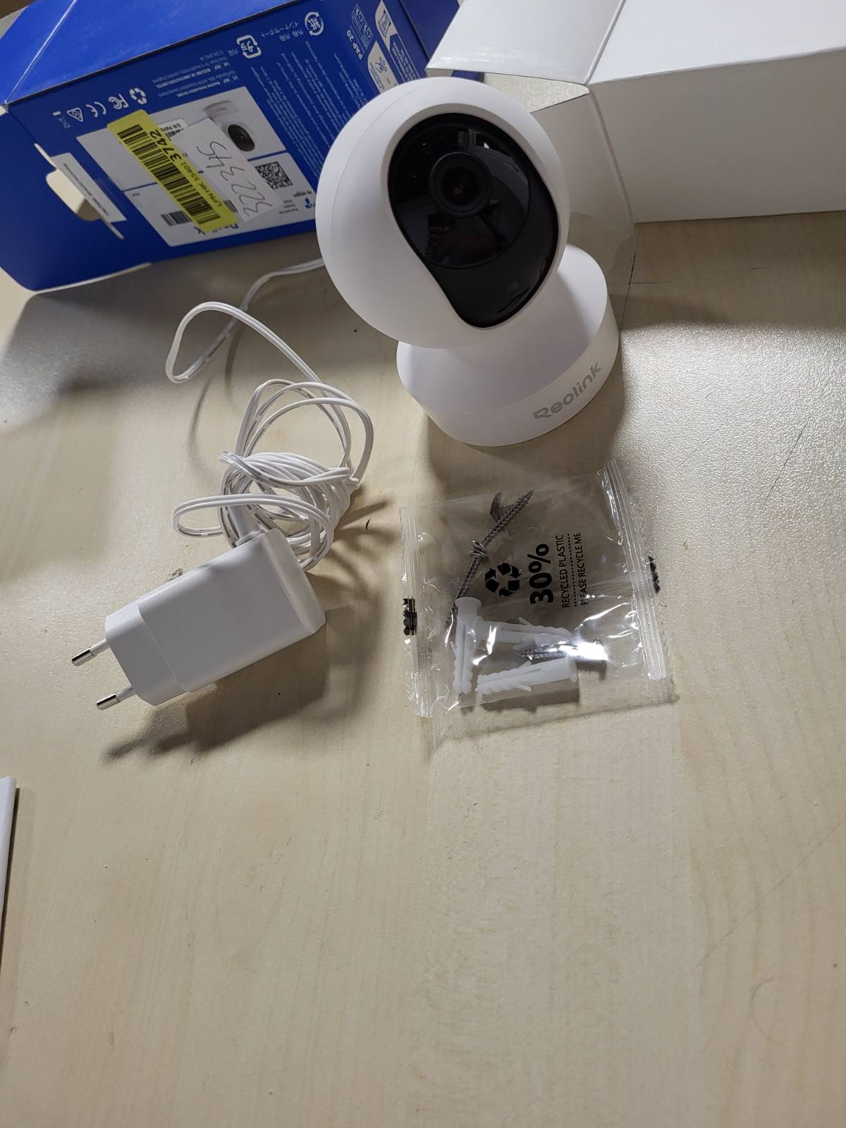 322345 - REOLINK Kamera Mbikëqyrjeje e Brendshme 2K E1 4MP, Pamje 360°, Wi-Fi 2.4 GHz, Ndjekje Automatike, Bisedë Dypalëshe