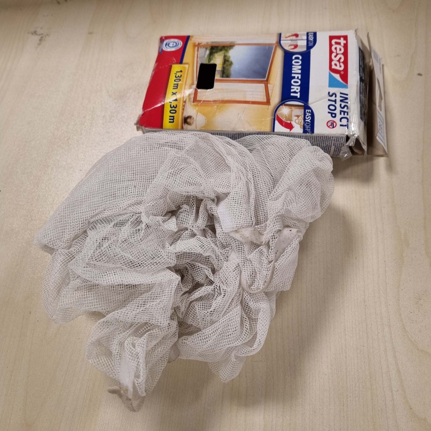 322650 - TESA Mbrojtëse mizash INSECT STOP me Velcro Premium, 130 cm x 130 cm, Antracit