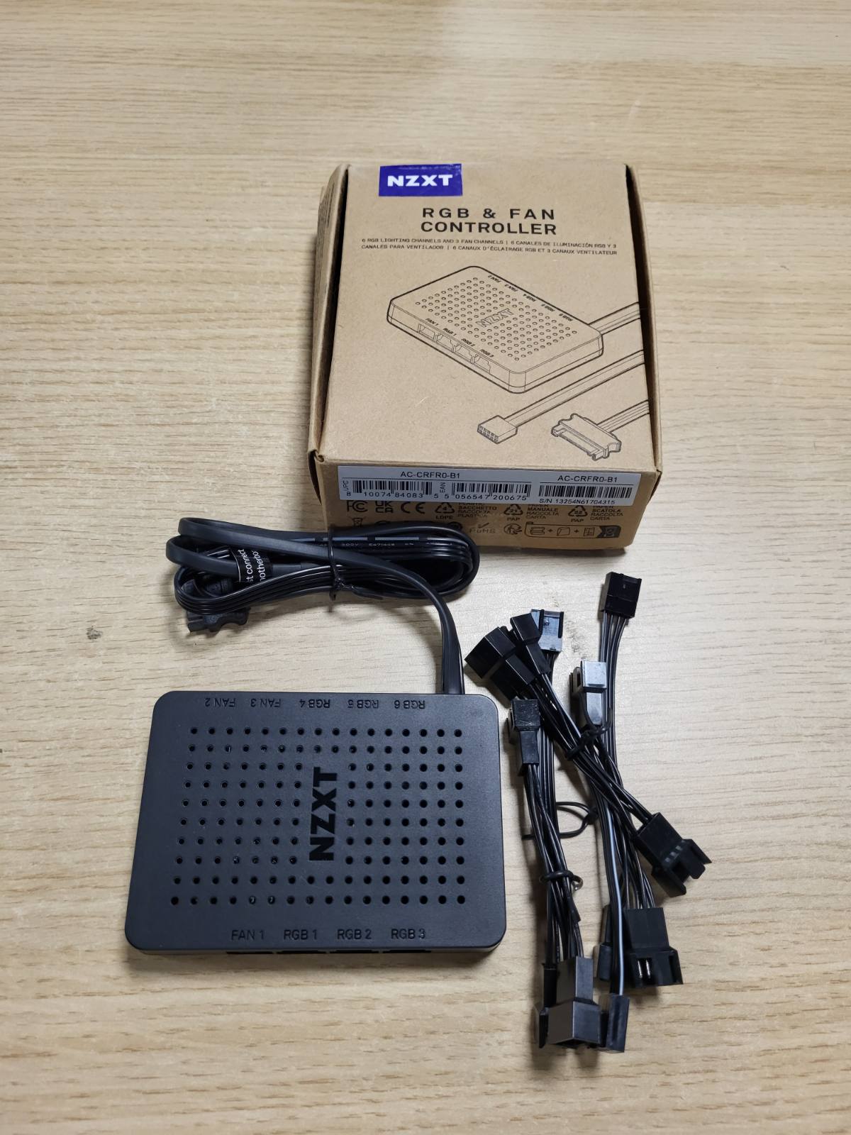335841 - Kontrollues NZXT për RGB dhe ventilatorë - AC-CRFR0-B1-6 - 6 kanale ndriçimi RGB - 3 kanale për ventilatorë - Personalizim i ndriçimit RGB - Ngjyrë e zezë