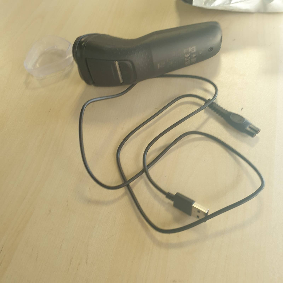 335916 - PHILIPS Rrojtore elektrike për burra 3000x, për flokë të lagur dhe të thatë, ngjyrë e zezë e thellë, teknologji SkinProtect, prerëse që hapet, rrojë ergonomike, modeli X3001/00