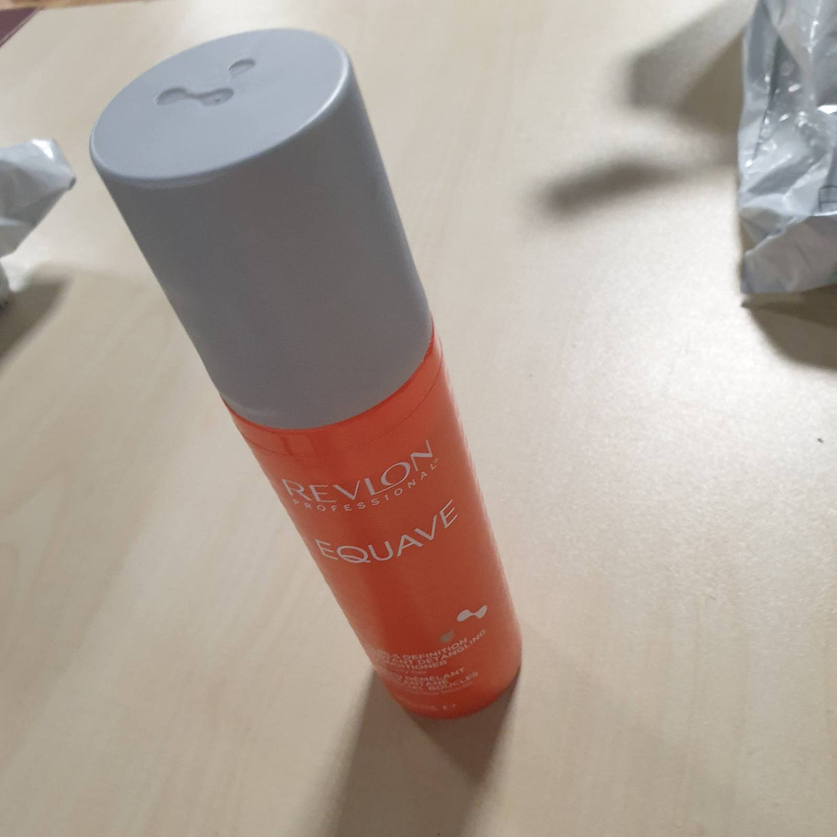 337100 - REVOLON PROFESSIONAL EQUAVE Conditioner, 200 ml, zbërthyes, kondicioner vegan spraj pa lënie