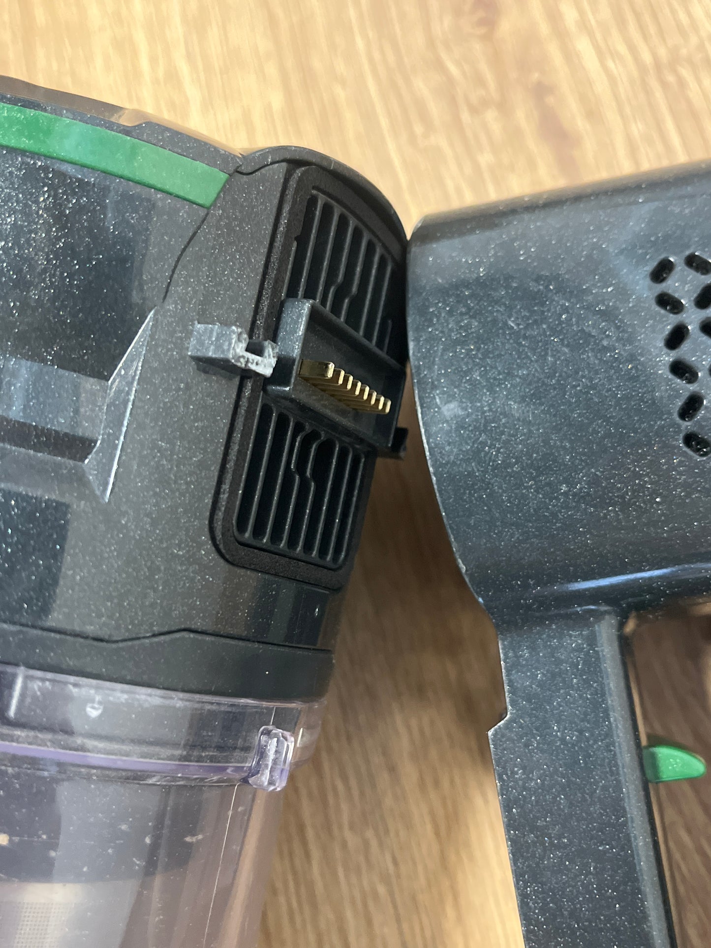 116292 - BLACK+DECKER Fshesë me Korrent Pa Tel me Shkop, Përdorim për Qimet e Dyshemesë, 18V