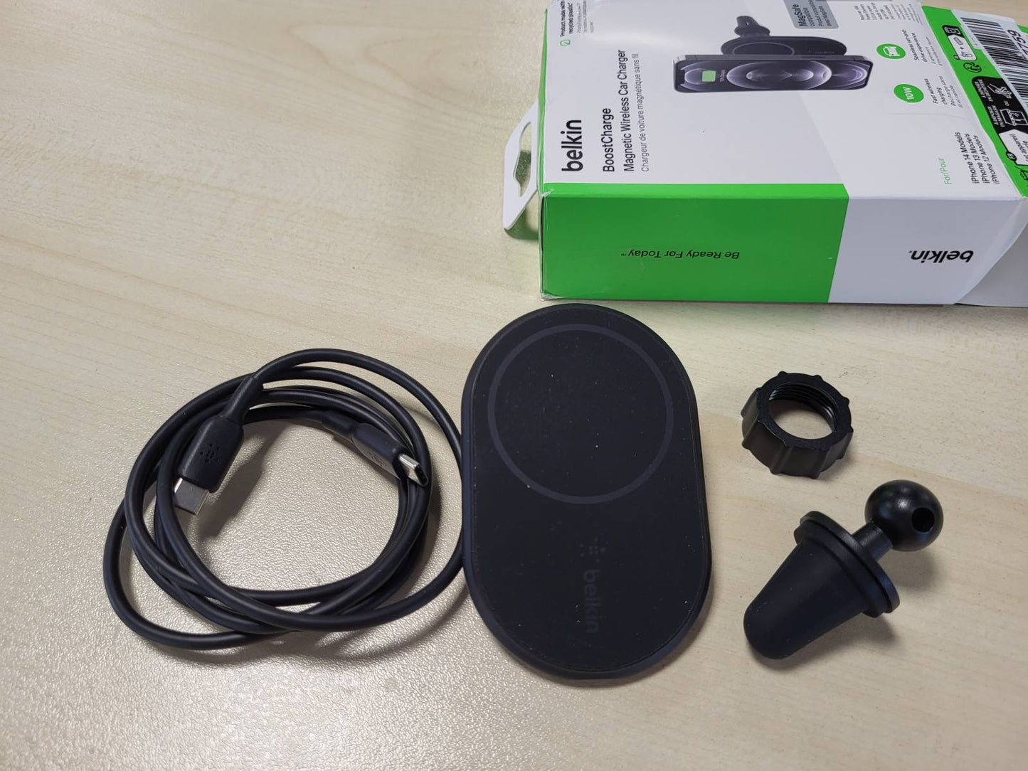 273449 - BELKIN BoostCharge Mbajtëse Magnetike për Telefon në Makinë, Pajtueshme me MagSafe, për iPhone 17, 16, 15, 14, 13, 12 Pro, Max, Plus, Mini (Kablloja përfshihet)