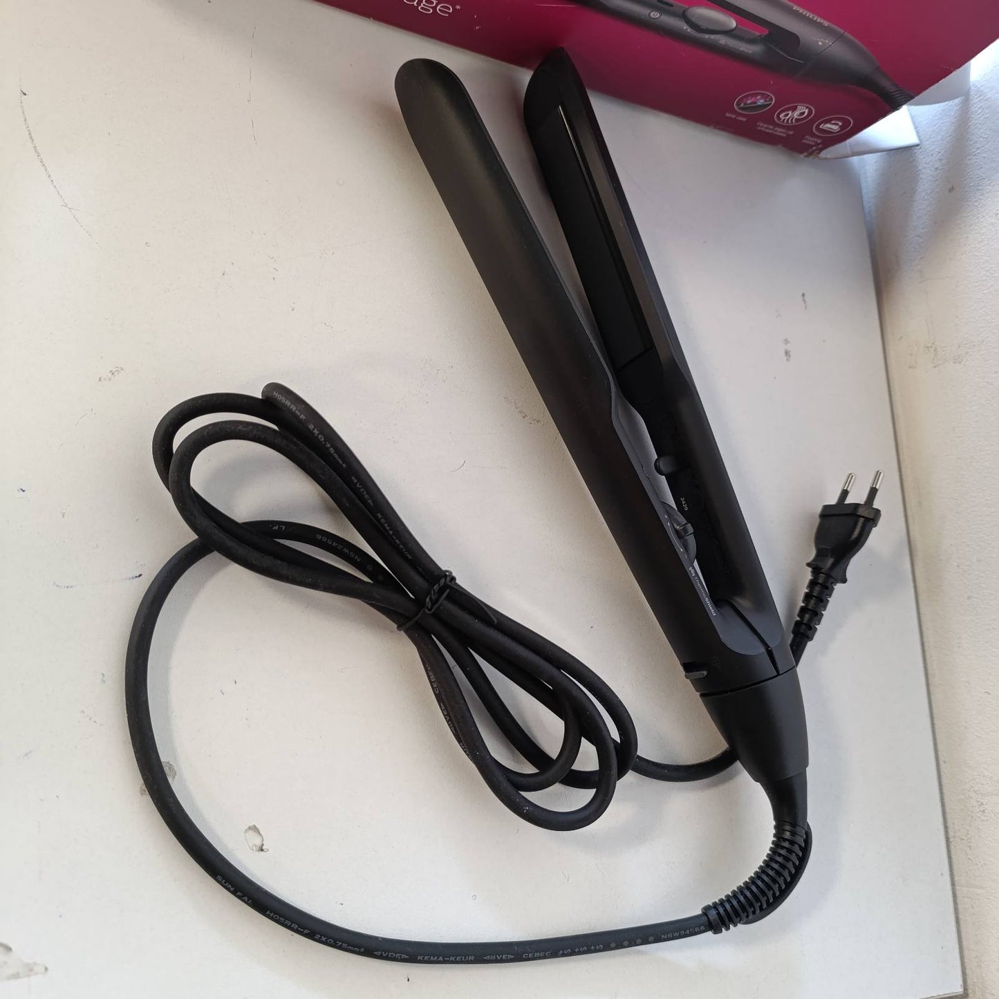 275106 - PHILIPS Pjastër flokësh Seria 5000, Teknologji ThermoShield, e zezë, Modeli BHS510/00