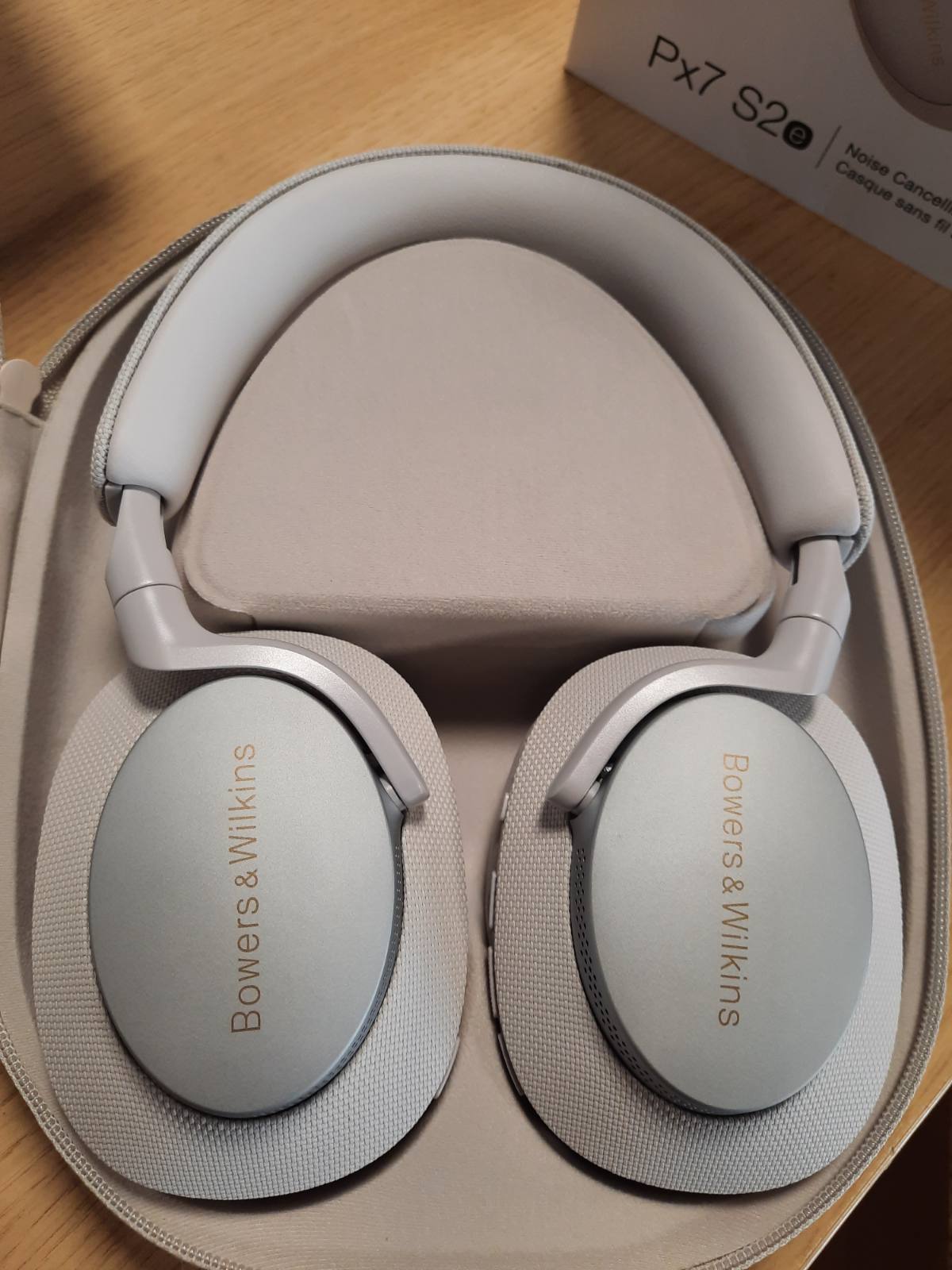 298960 - BOWERS & WILKINS Kufje PX7 S2e, Anulim Zhurme, Pa Tel, Karikim i Shpejtë, Adaptues Qualcomm aptX™, 30 Orë Riprodhim, Gjashtë Mikrofonë të Integruar, Ngjyrë: Gri Reje