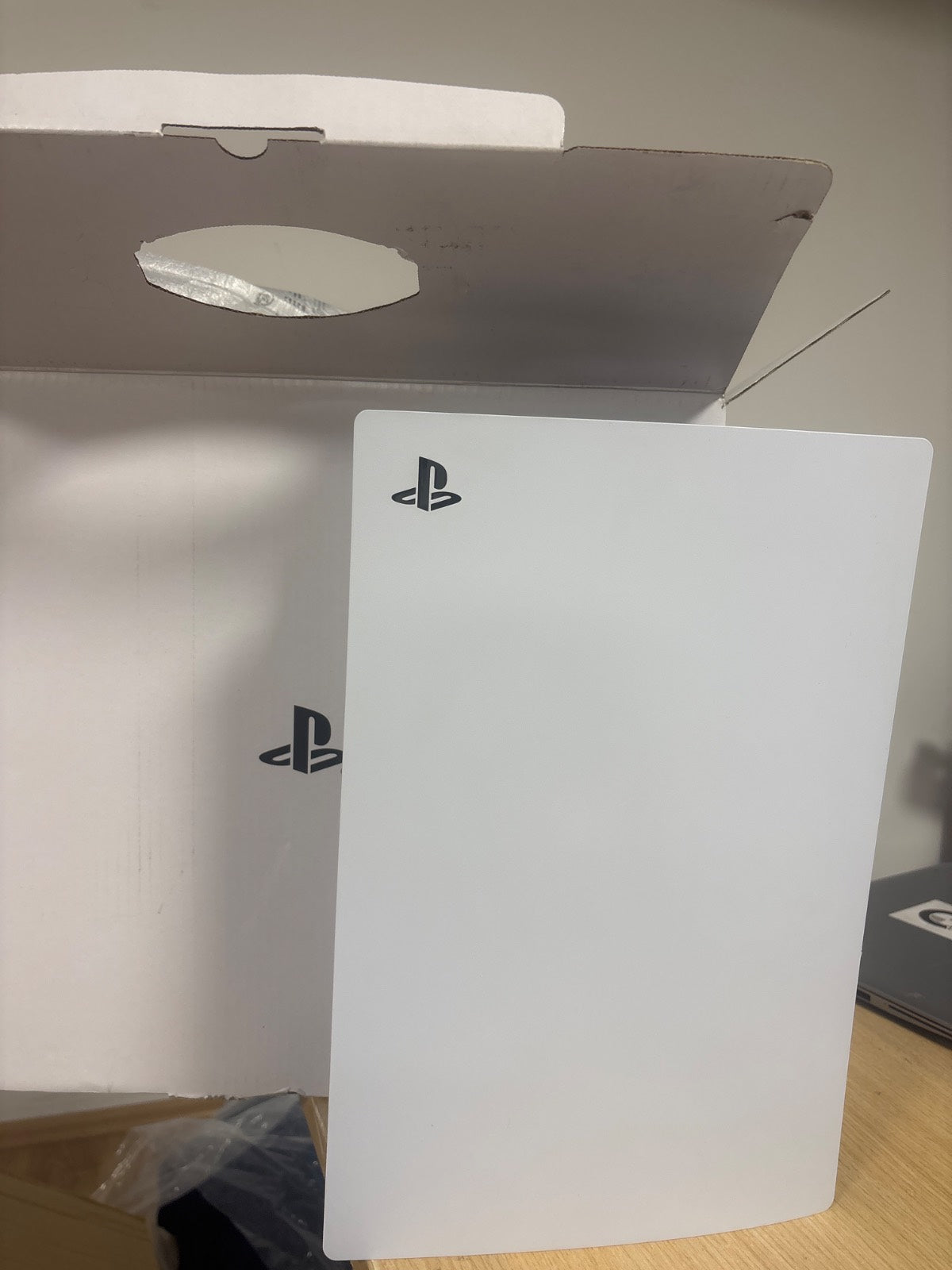 272545 - SONY Konsola Standarde e Playstation 5 - 825GB SSD, 4K UHD, 10.28 TFLOPS
