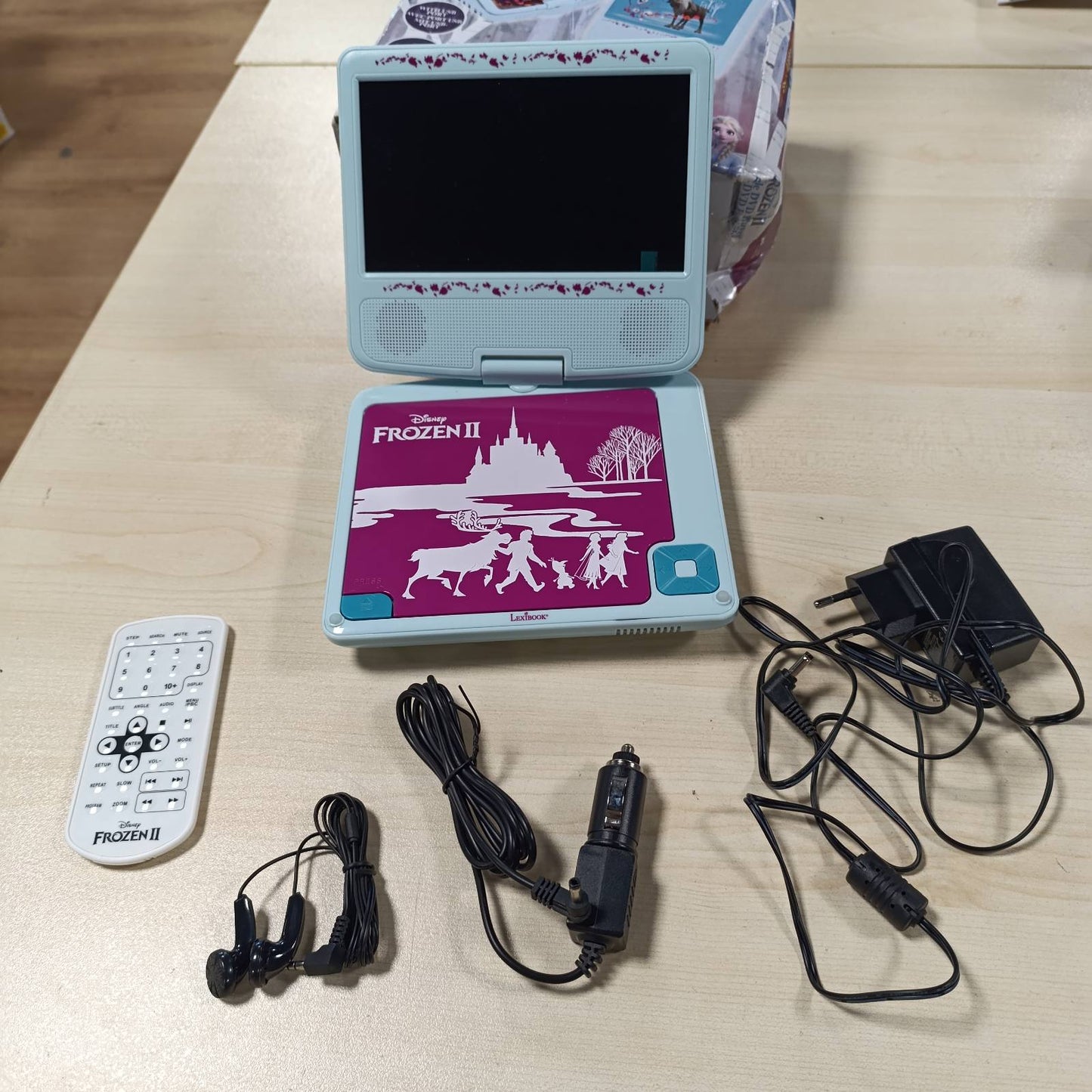 276094 - LEXIBOOK DVD Player Portativ Frozen, Ekran Rrotullues 7" për Fëmijë, Telekomandë, Karikues Makine, Portë USB, Bateri e Rikarikueshme - Blu/Vjollcë, DVDP6FZ