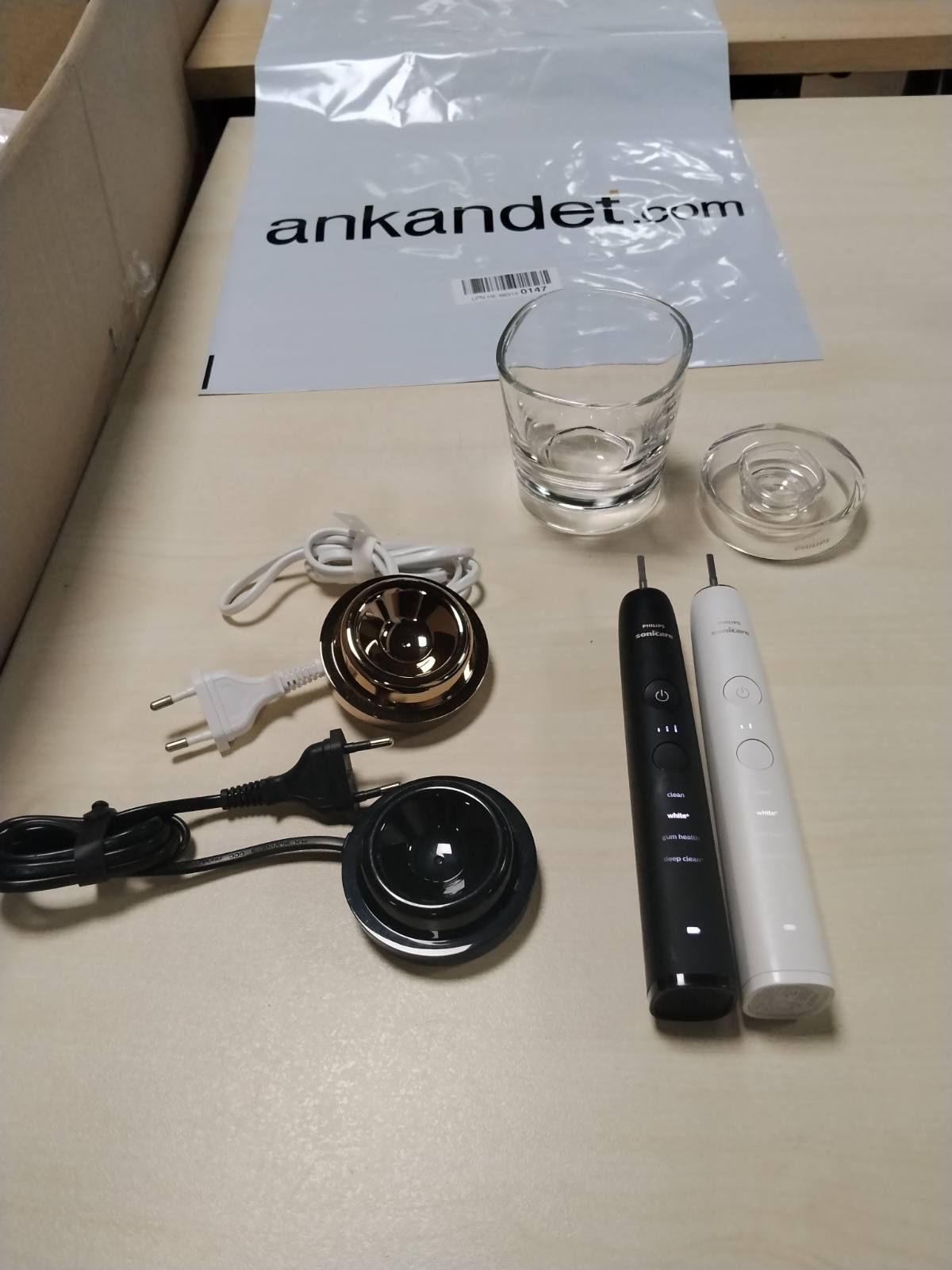 300213 - PHILIPS Furçë dhëmbësh elektrike Sonicare DiamondClean 9000, pako me dy pjesë, modeli HX9914/61, sensor presioni, 4 mënyra pastrimi, 3 nivele intensiteti, ari i zi dhe rozë