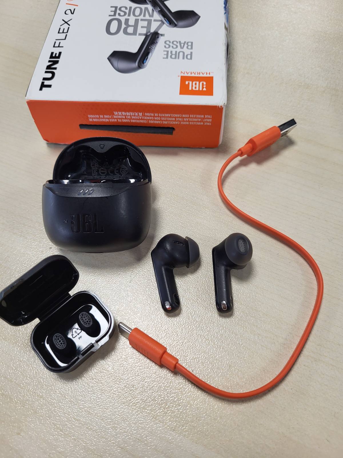 272970 - JBL TUNE FLEX 2, KUFJE PA TEL BLUETOOTH, JETËGJATËSI BATERIE 48 ORË, REZISTENCË NDAJ UJIT DHE PLUHURIT IP54, LIDHJE ME SHUMË PIKA, E ZEZË