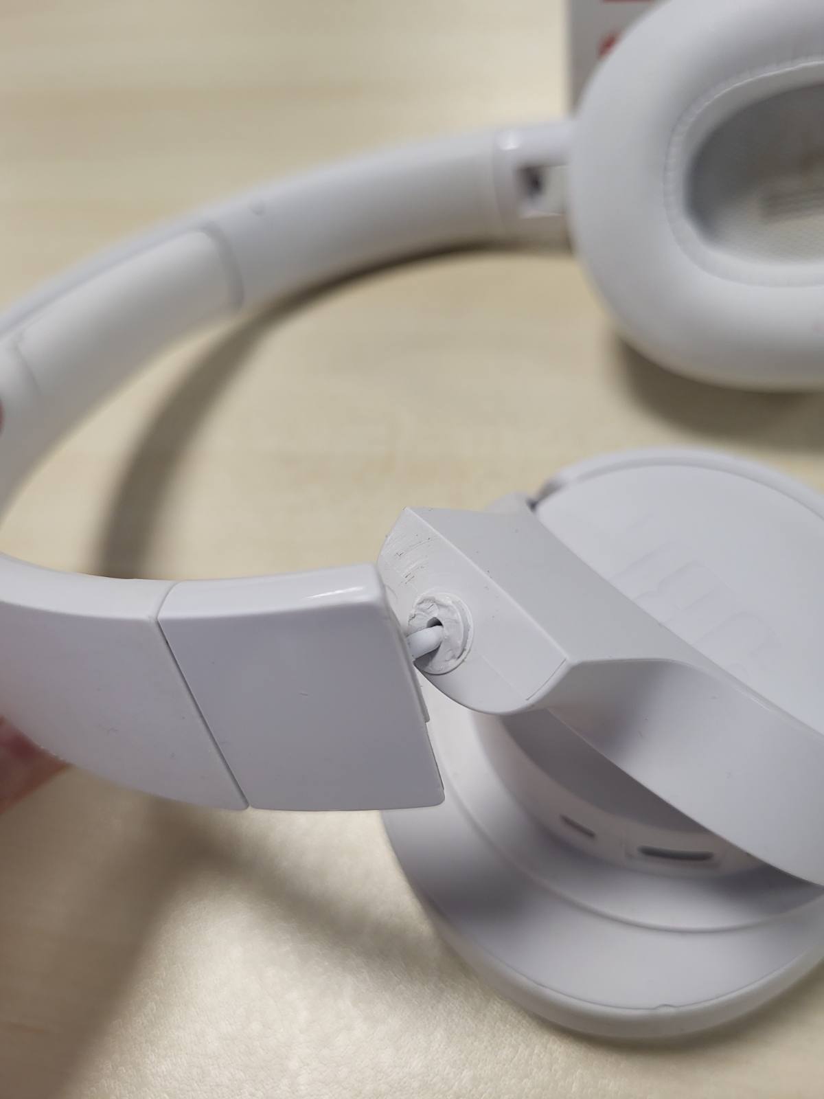 272877 - JBL Tune 720BT, Kufje pa tel, Bluetooth 5.3, 76 orë jetëgjatësi baterie, karikim i shpejtë, JBL Pure Bass, të bardha