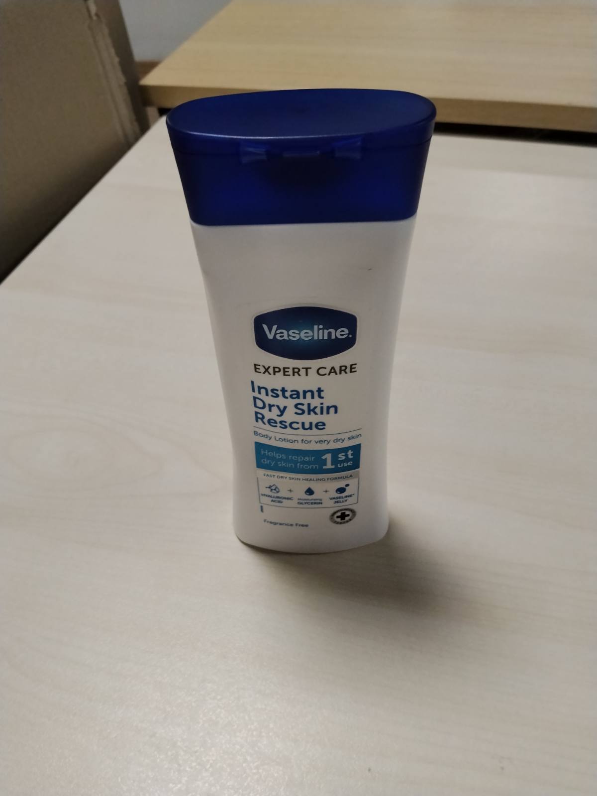 301410 - VASELINE Expert Care Locion Shpëtimi i Menjëhershëm për Lëkurën e Tharë, 400ml