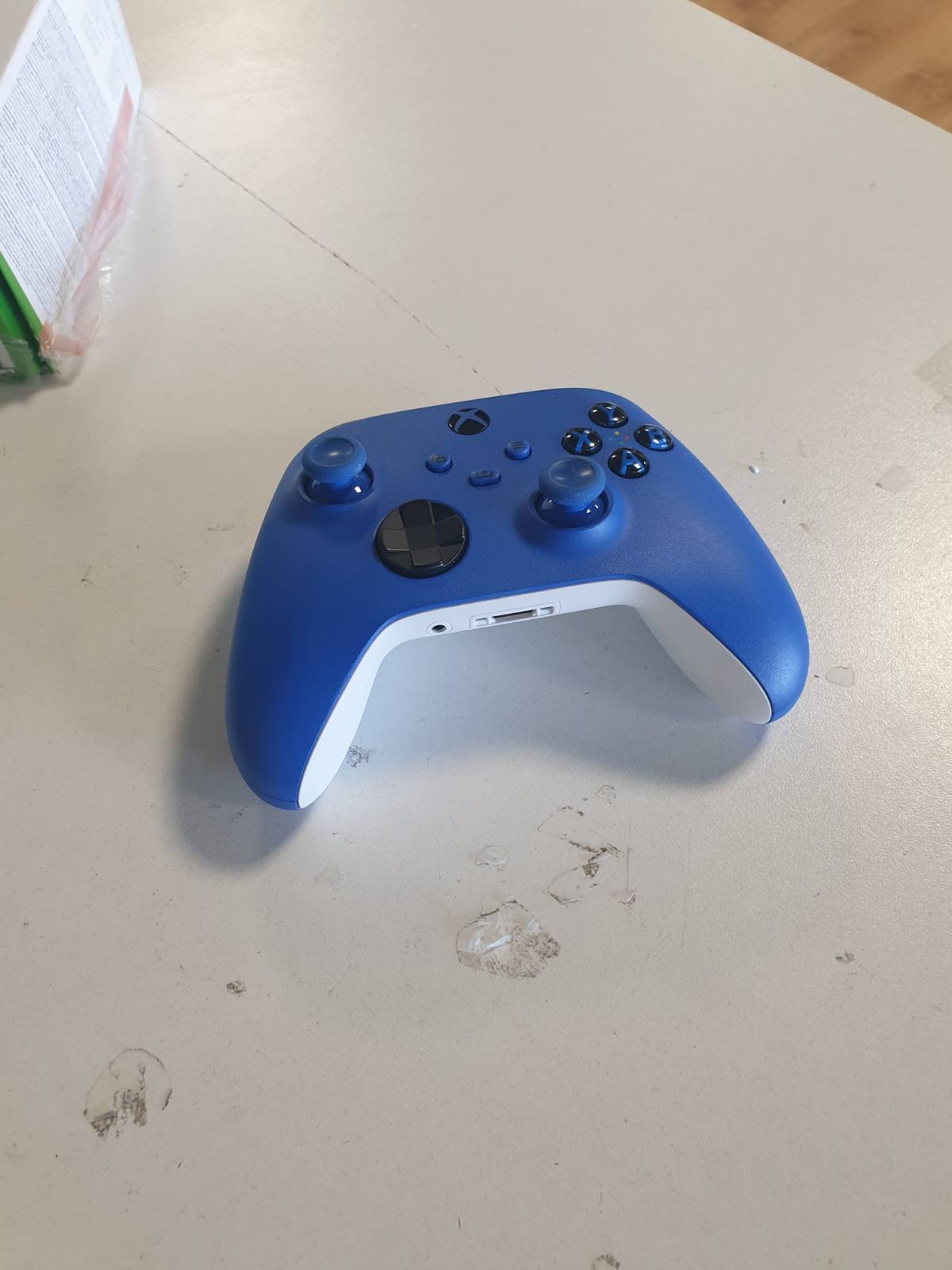 276355 - XBOX Kontrollues pa tel, Shock Blue - për Xbox One, Xbox Series X|S, Windows 10/11, Android, iOS