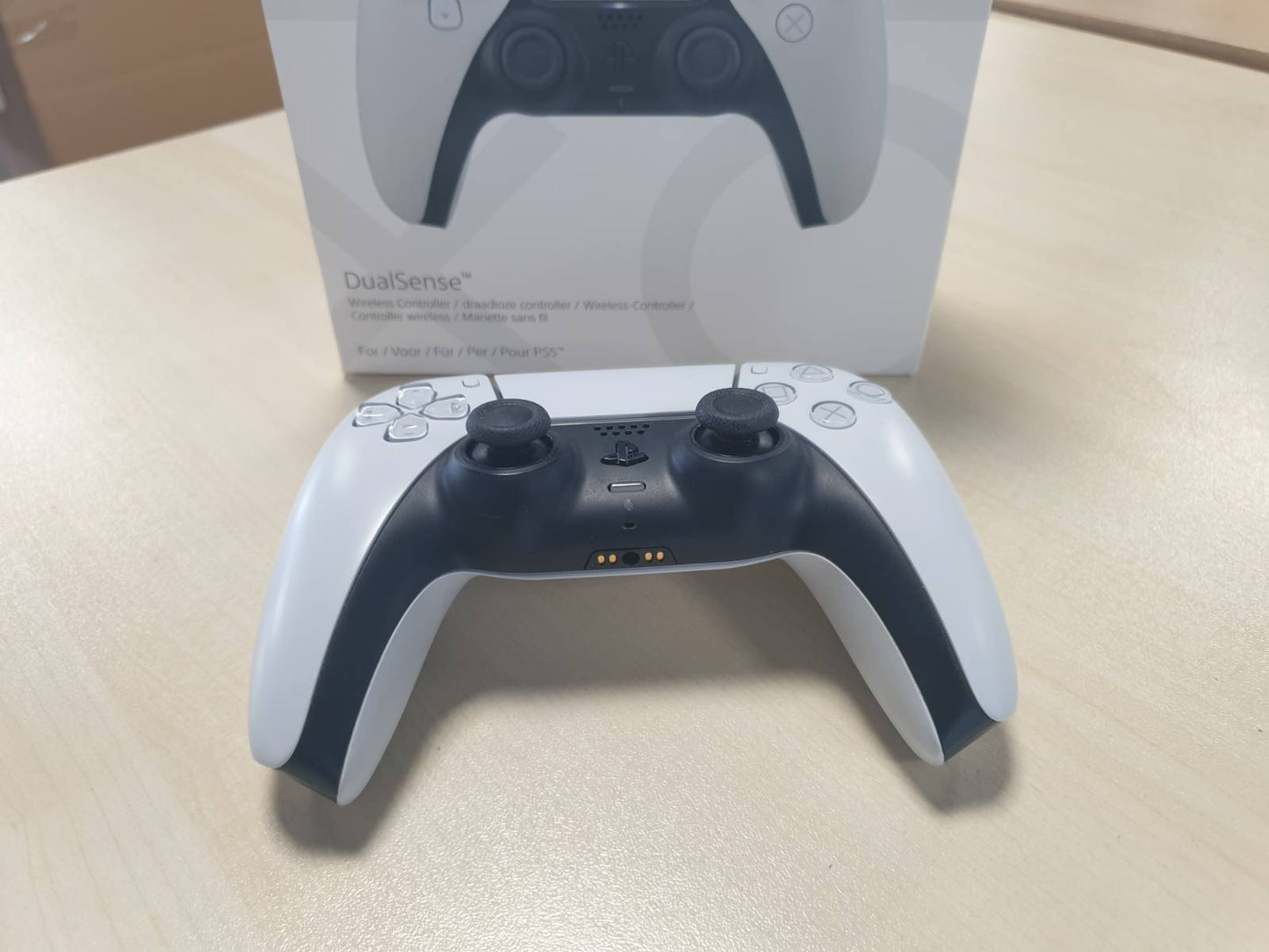 292300 - PLAYSTATION 5 Kontrolluesi pa tel DualSense, Bluetooth, 300g, Material: Plastike