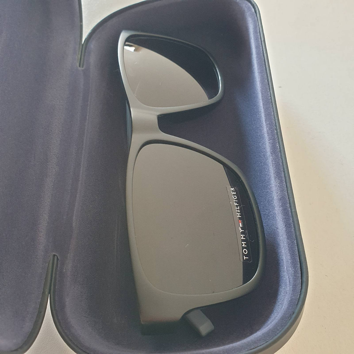 305767 - TOMMY HILFIGER TH 1718/S, Syze dielli për meshkuj, 56 vjeç, të zeza (Schwarzgrau)