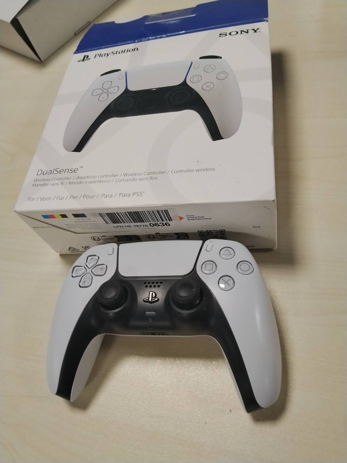 292292 - PLAYSTATION 5 Kontrolluesi pa tel DualSense, Bluetooth, 300g, Material: Plastike
