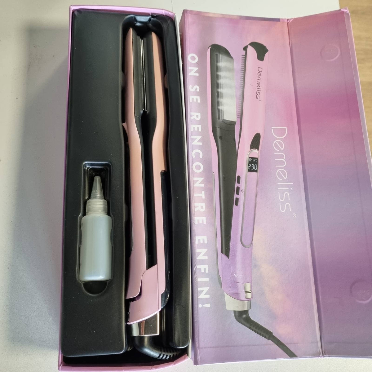 297982 - DEMELISS | Pjatëzues flokësh me avull Titanium V2.0 | Pllaka lundruese të holla | Avull ultra i fuqishëm | Hekur/Pjatëzues/Kaçurrela 2-në-1