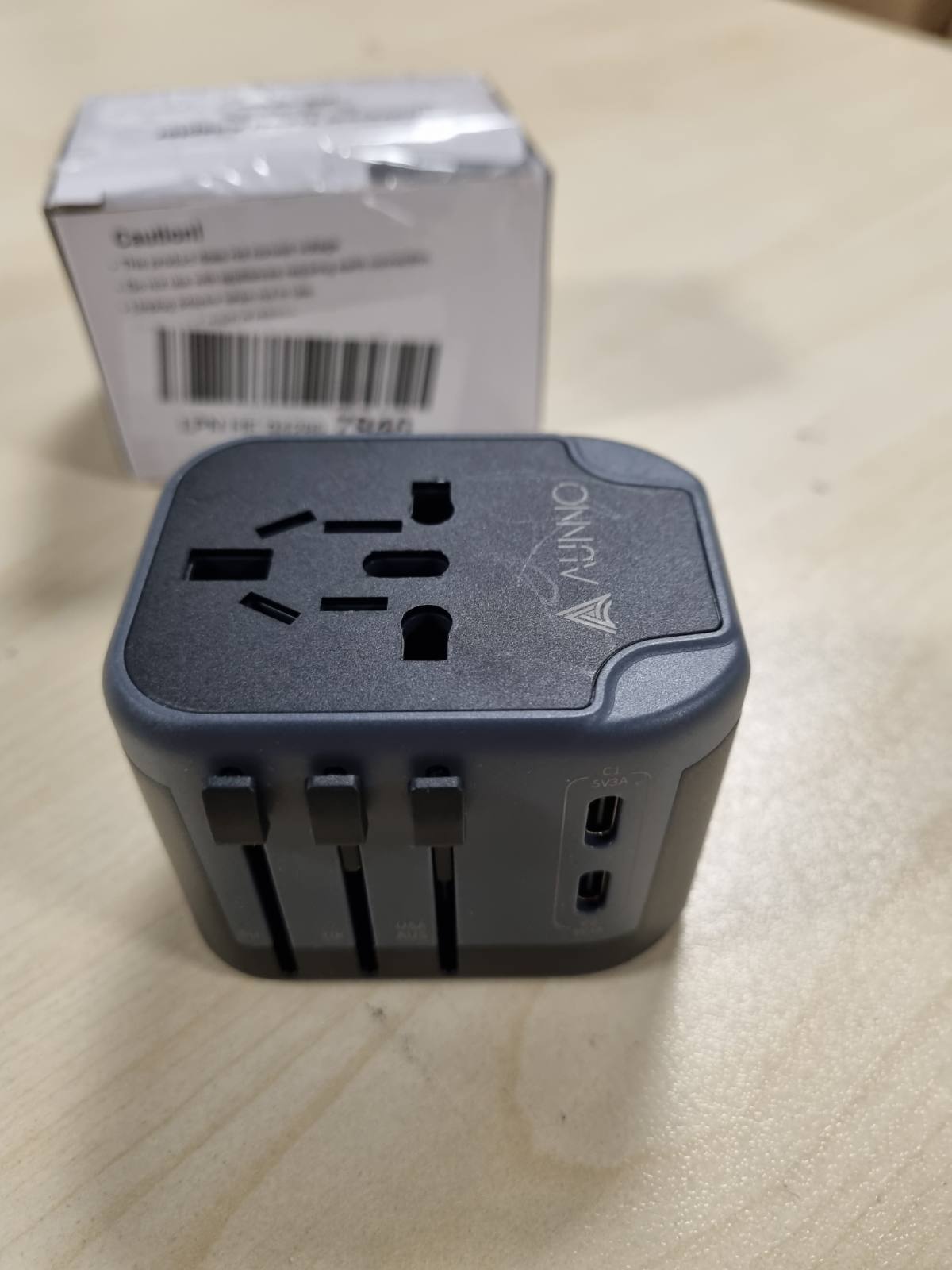299715 - AUNNO Adaptues universal udhëtimi, 2 porta USB-C, 2 porta USB, siguresa të dyfishta, për BE, SHBA, Australi