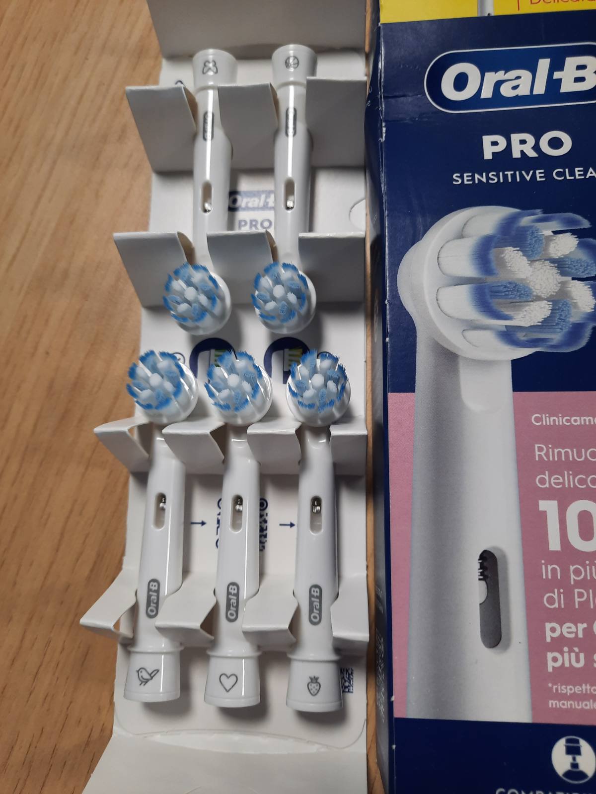 336406 - ORAL-B Koka Furçash Zëvendësuese Pro Sensitive Clean, të Bardha, Pako me 5 Koka Furçash