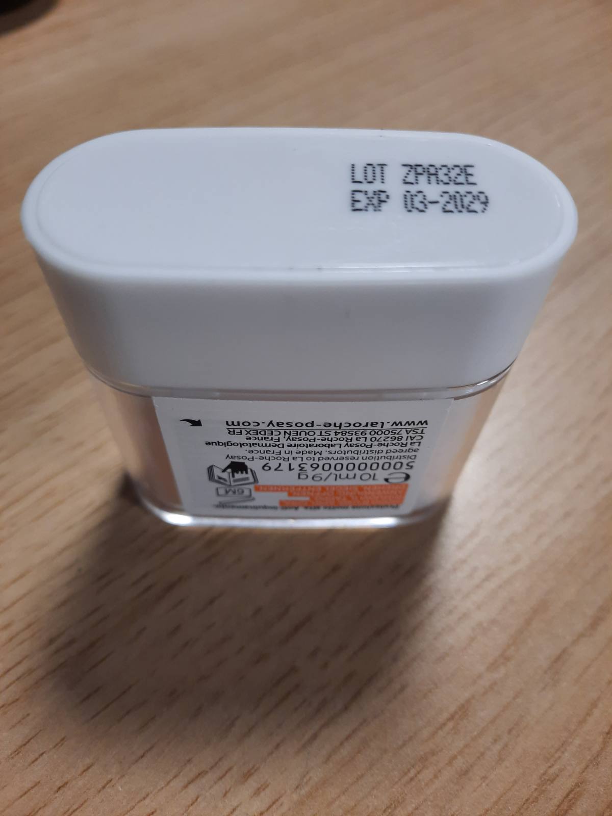312098 - LA ROCHE-POSAY Anthelios UVAIR Stick me Vitaminë për Diell SPF50+, Teksturë e Lehtë, Madhësi Udhëtimi, 10 ml
