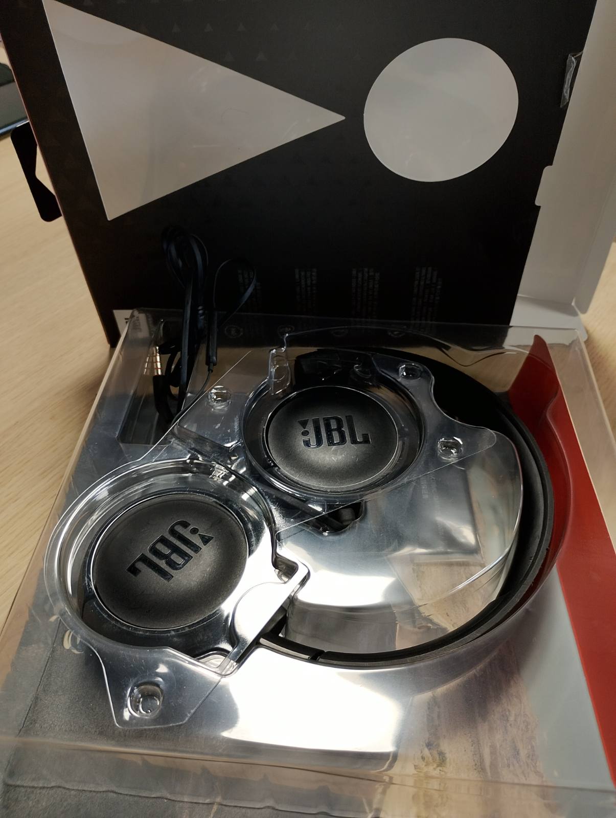268432 - JBL Kufje me tela T500BLK me kabllo të sheshtë kundër ngatërrimit
