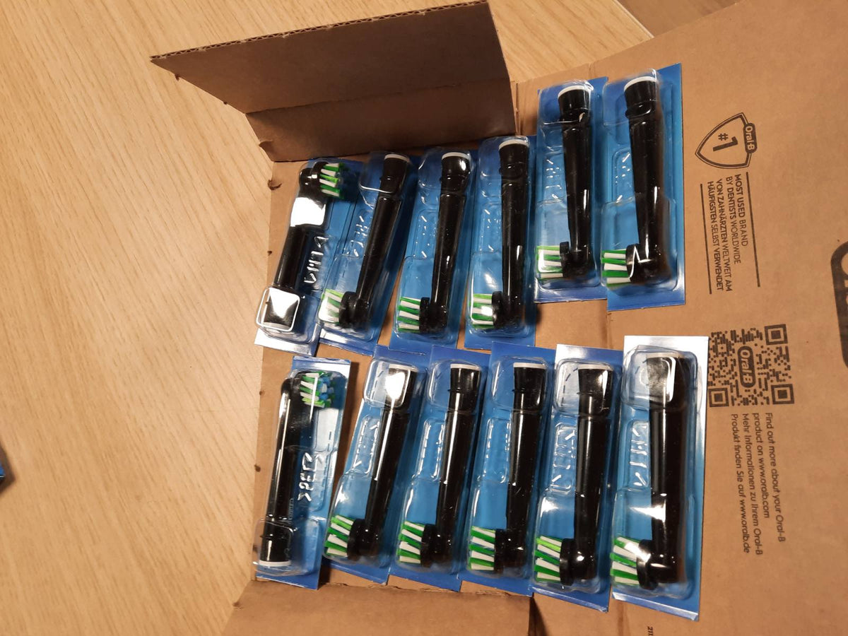 297976 - ORAL-B PRO | Koka Furçash Zëvendësuese | 12 Furça | Të Zeza