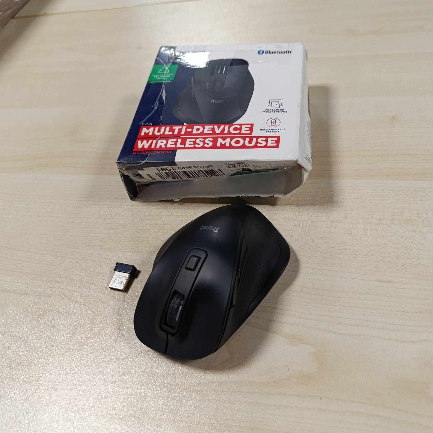 268523 - TRUST Maus pa tel i rikarikueshëm Fyda, Bluetooth + 2.4 GHz, 800-2400 DPI, mbështetje ergonomike, 50% plastikë e ricikluar