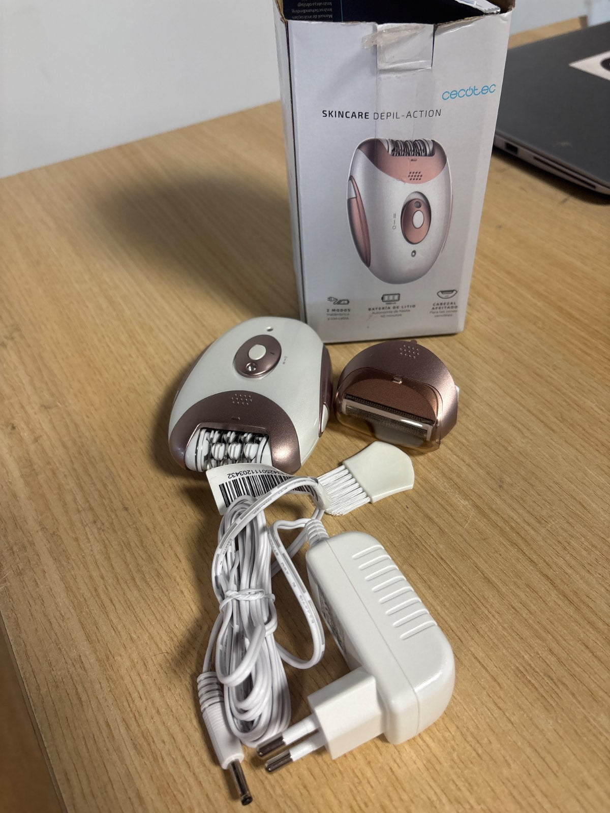 293462 - CECOTEC Epilator pa tel SkinCare Depil-action, Bateri litiumi, Kohëzgjatje funksionimi 40 minuta, I papërshkueshëm nga uji, Koka të ndërrueshme, 2 cilësime shpejtësie, Modalitet me tel