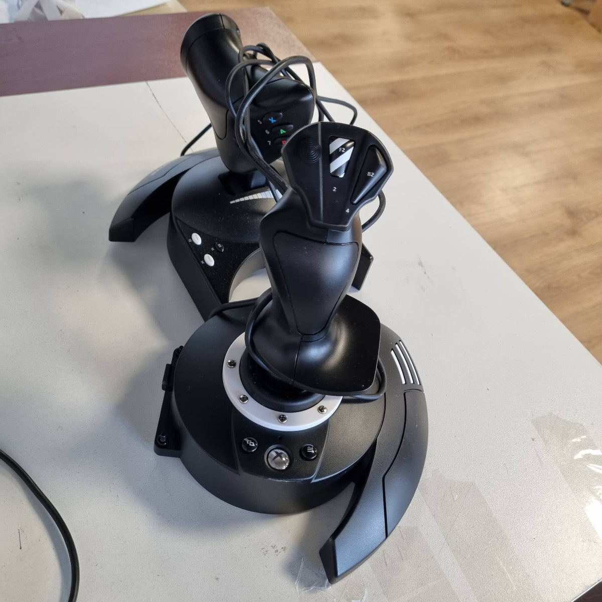 299065 - THRUSTMASTER T.FLIGHT HOTAS ONE, Joystick për Xbox One/Series X|S dhe Windows