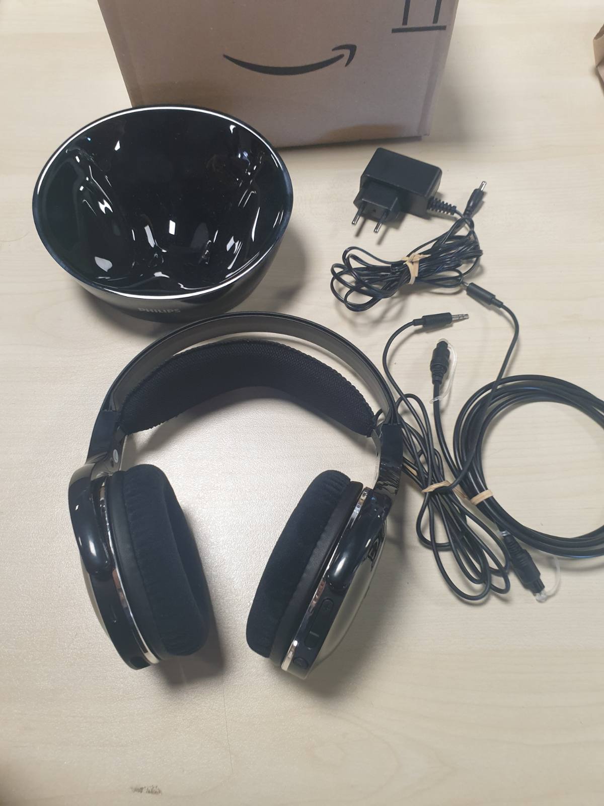 266172 - PHILIPS Kufje për TV pa tel SHD8850/12, mbi vesh, kufje HiFi pa tel (tingull i shkëlqyer, audio me rezolucion të lartë, rreze veprimi 30 m, stacion lidhjeje, jastëkë veshësh prej kadifeje) të zeza