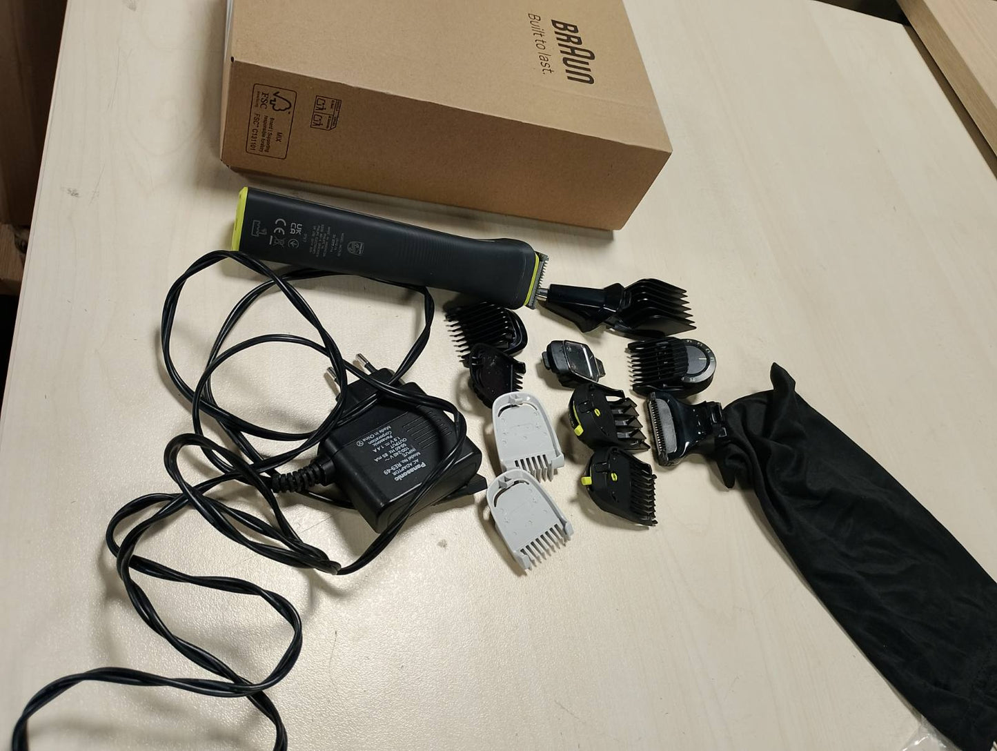 292124 - BRAUN Makinë prerëse mjekre Seria 9, +14 mjete berberi, makinë rroje elektrike, teh ProBlade Lifetime Sharp, 180 minuta, zgjedhës preciz me 52 gjatësi, i papërshkueshëm nga uji, model BT9565, titan