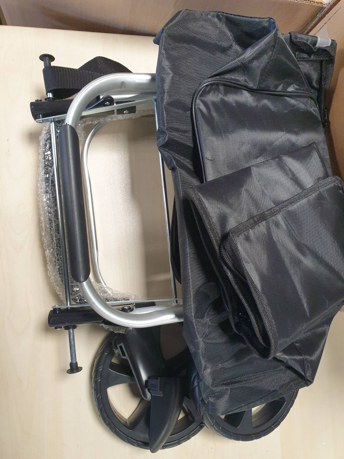 187356 - VOUNOT® Karrocë Pazari Prej Alumini e Palosshme, me Çantë, Çantë Frigoriferike dhe Rrota të Heshtura, Kapacitet 58L, Ngjyra e Zezë, Mbrojtëse Balte