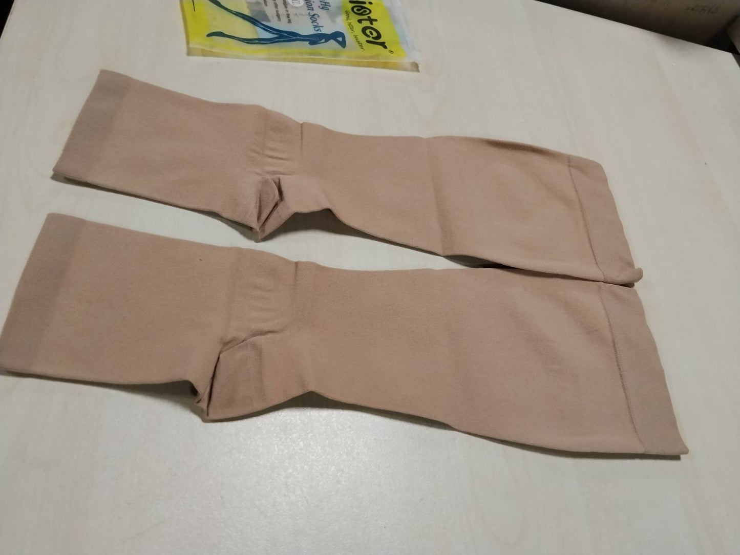 317608 - Çorape mjekësore kompresioni për gra dhe burra - me brez silikoni - kompresion 20-30 mmHg - me gishta të hapur - mbështetje të graduar
