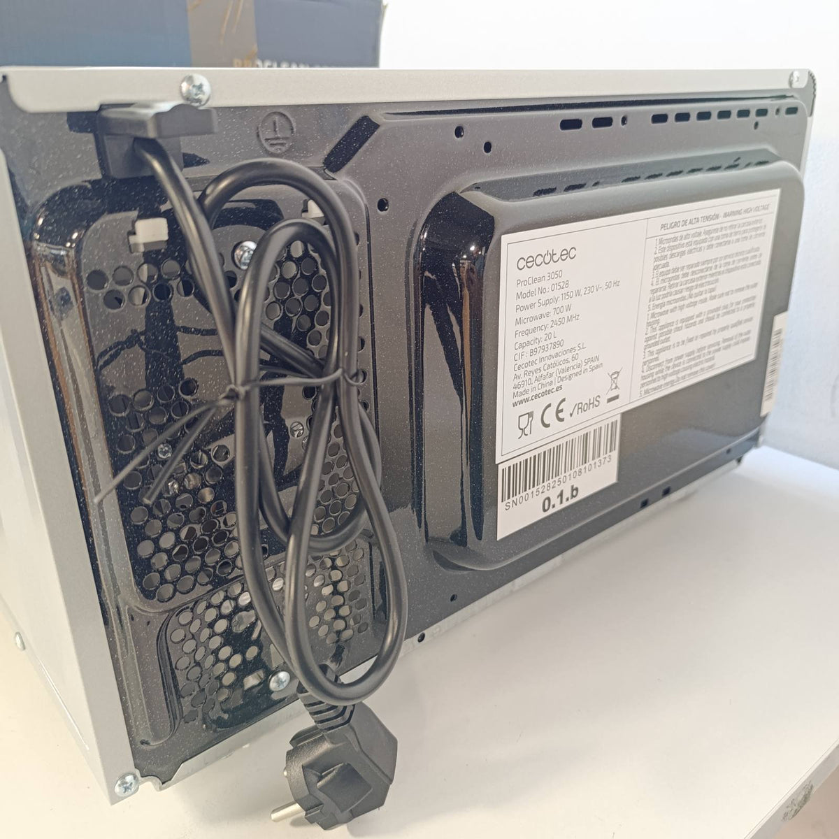 288296 - CECOTEC Mikrovalë ProClean 3050, kapacitet 20 L, 700 W, 6 nivele funksionesh, kohëmatës 30-minutësh, modalitet shkrirjeje, e zezë-argjendtë