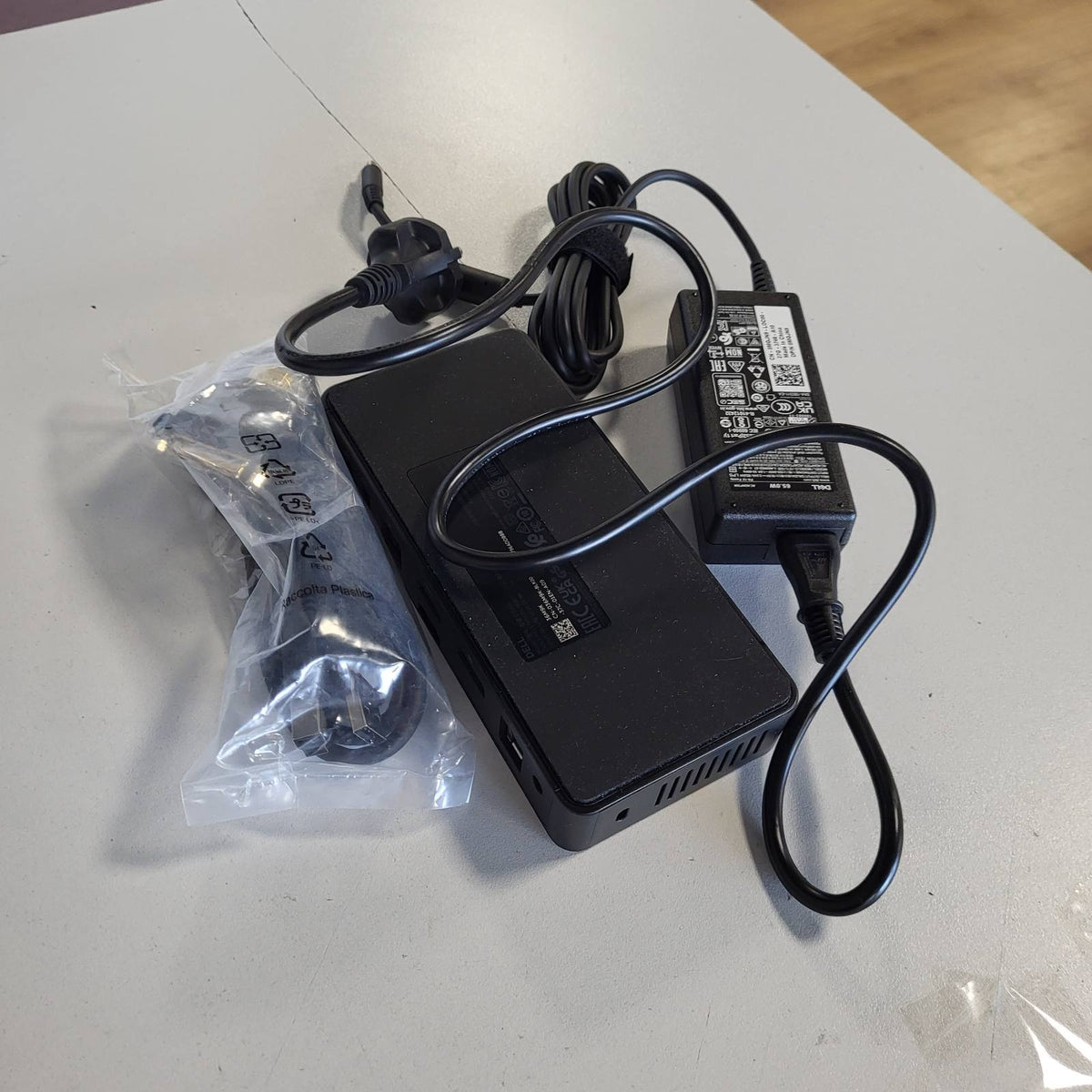 295498 - DELL Stacion Docking D3100, USB 3.0 Ultra HD Triple Video (DisplayPort, 2x HDMI, 6x USB, RJ45) i Zi