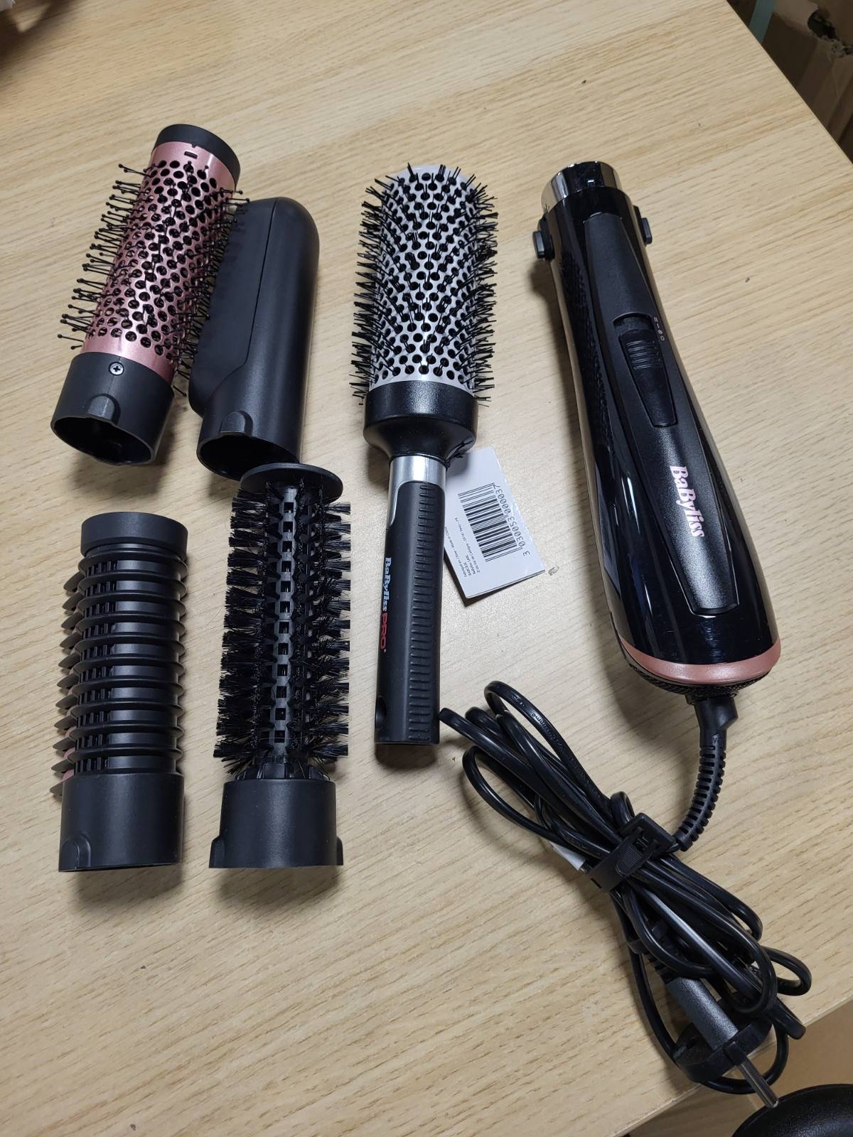 289540 - BABYLISS Perfect Finish AS126E - Furçë me ajër të nxehtë 1000W, 3 aksesorë, 2 cilësime temperature, teknologji jonike