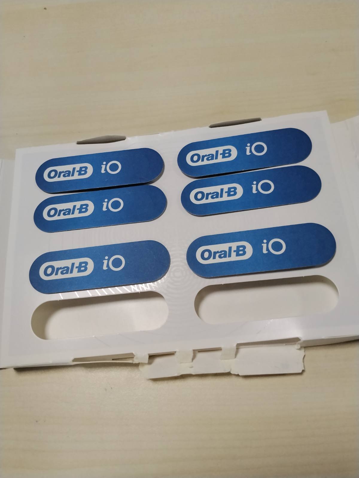 297953 - ORAL-B Koka Furçe Zëvendësuese iO Radiant White, Koka Furçesh ORIGJINALE, Zbardhues Dhëmbësh, Të Zeza, Pako me 6