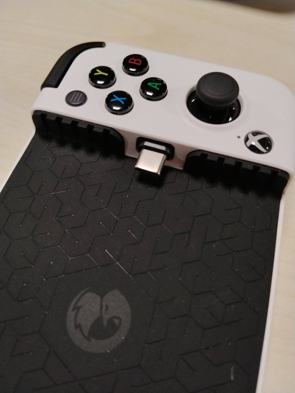 299133 - GAMESIR Kontrollues celular për lojëra X2 Pro për Android Type-C (100–179 mm), kontrollues celular për xCloud, Stadia, Luna, Apex, Diablo Immortal – 1 muaj Xbox Game Pass Ultimate – Karikim Passthrough (i bardhë)