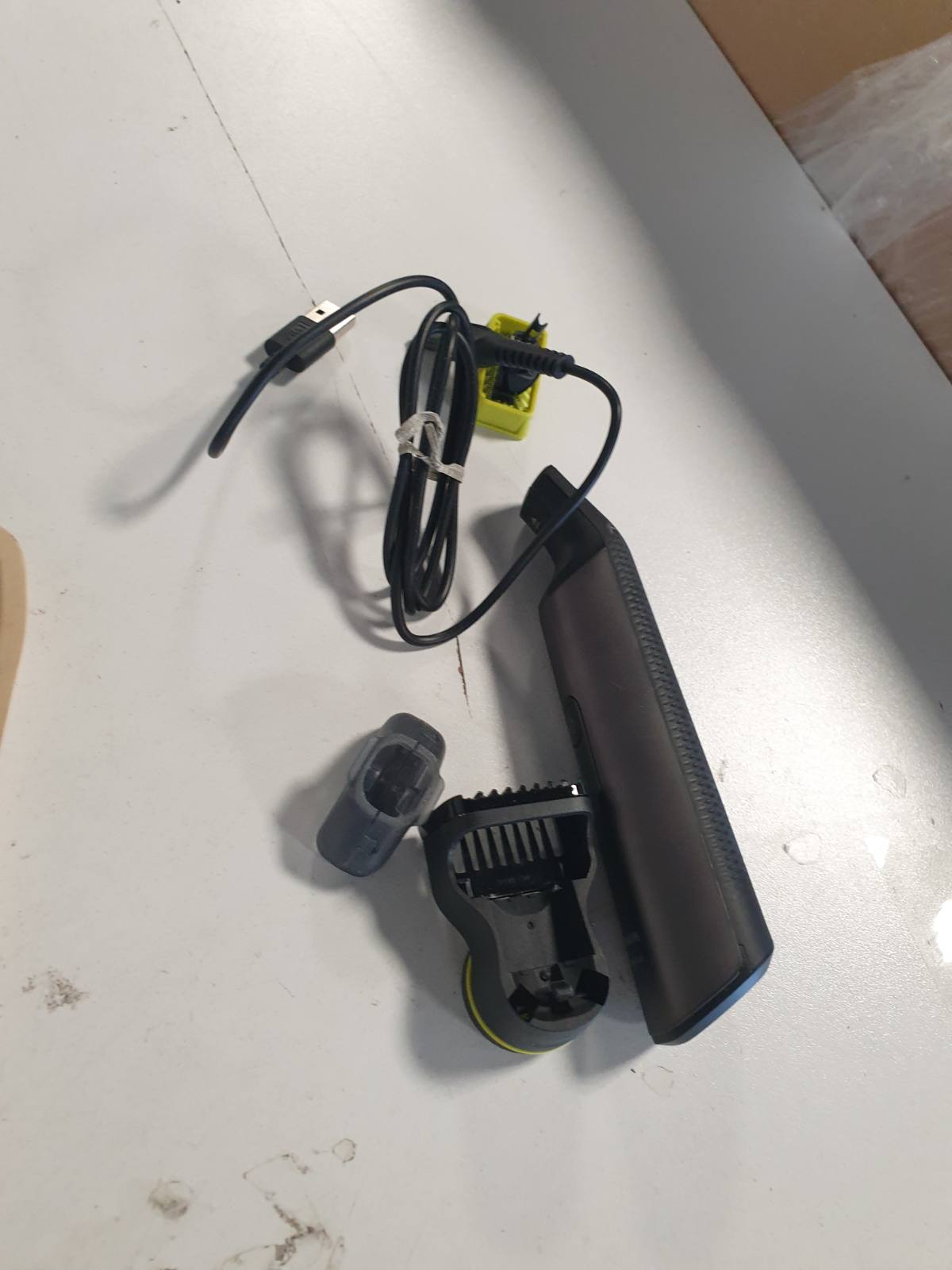 274989 - PHILIPS OneBlade Pro 360, Makinë Elektrike Rroje, 2x 360 Tehe, Krehër Preciz, 2x Pajisje Shtesë, Çantë Udhëtimi, (QP6552/30)
