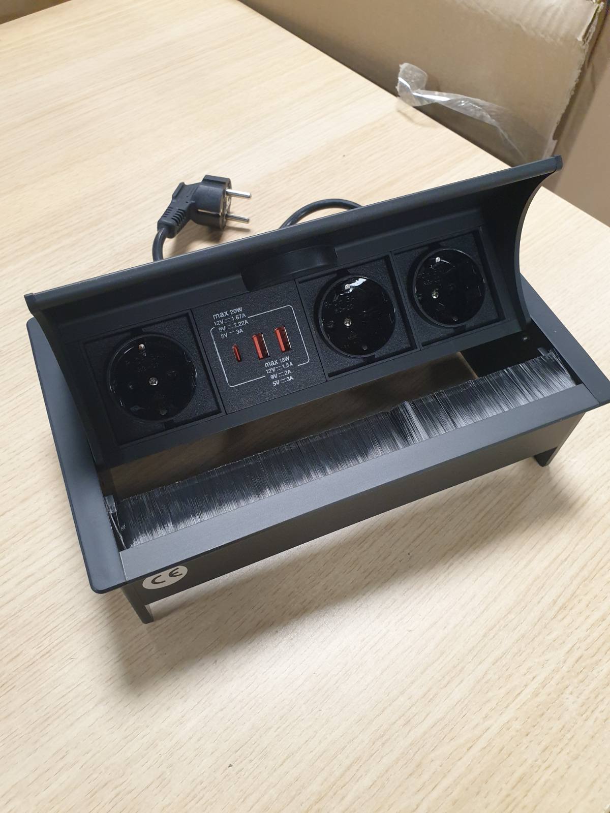 295120 - OHUO Shirit rryme i tërheqshëm 3-kahësh me USB-C PD 20W, shirit rryme i futur me karikim pa tel 15W, porta USB-C dhe 2 porta USB-A, i zi, kabllo 2m
