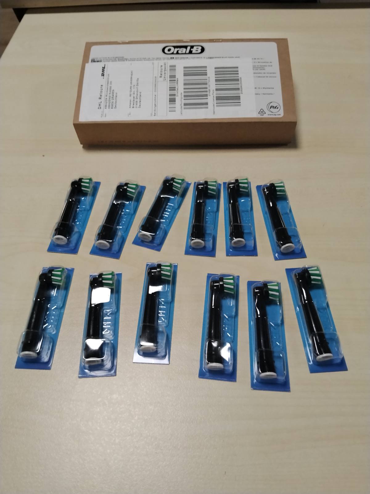 296830 - ORAL-B Koka Furçash Zëvendësuese PRO CrossAction, të Zeza, Pako me 12 Furça